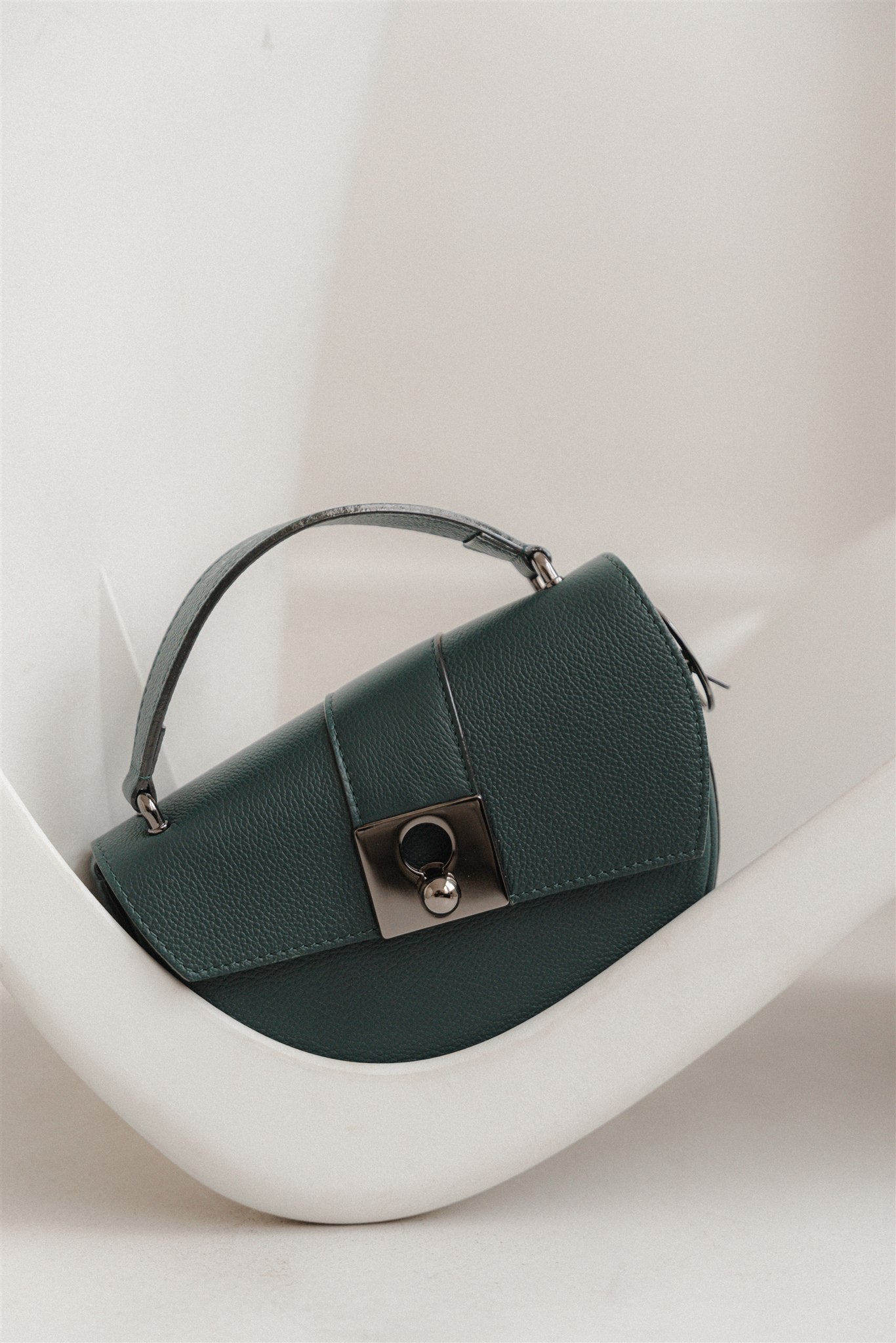 Nodie's Côme sac demi-lune cuir vert sapin grainé