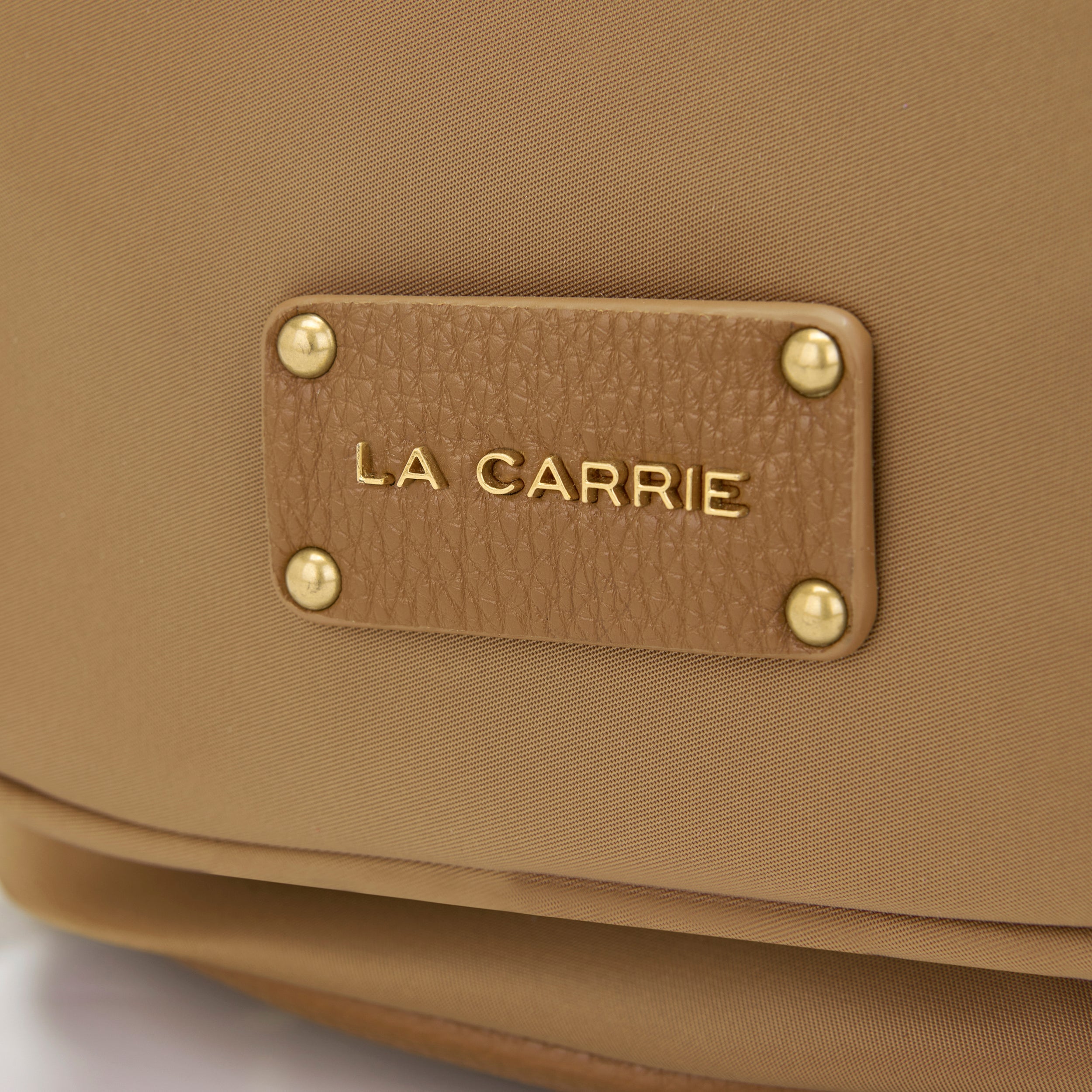 La Carrie Dark Wave sac seau camel 24x17x26 nylon PU
