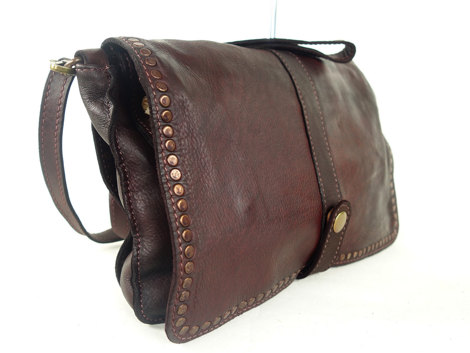 Collection Esprit Cuir Gena Pochette Cuir Bordeaux Cloutée