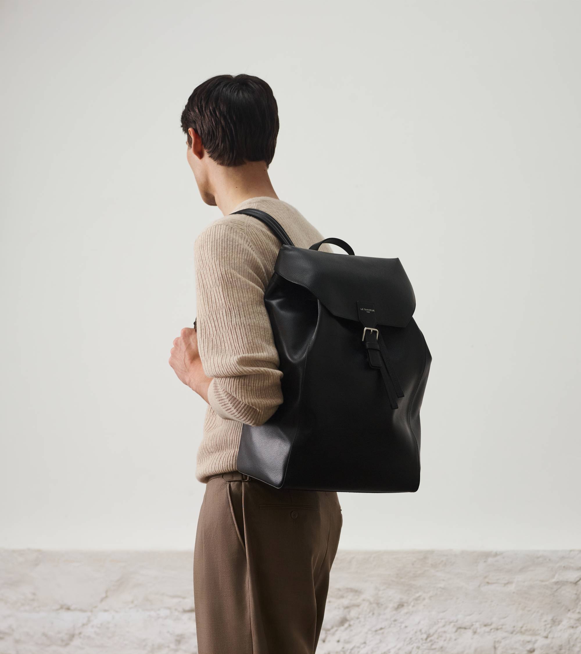 Le Tanneur Emile sac à dos cuir grainé noir 17 pouces