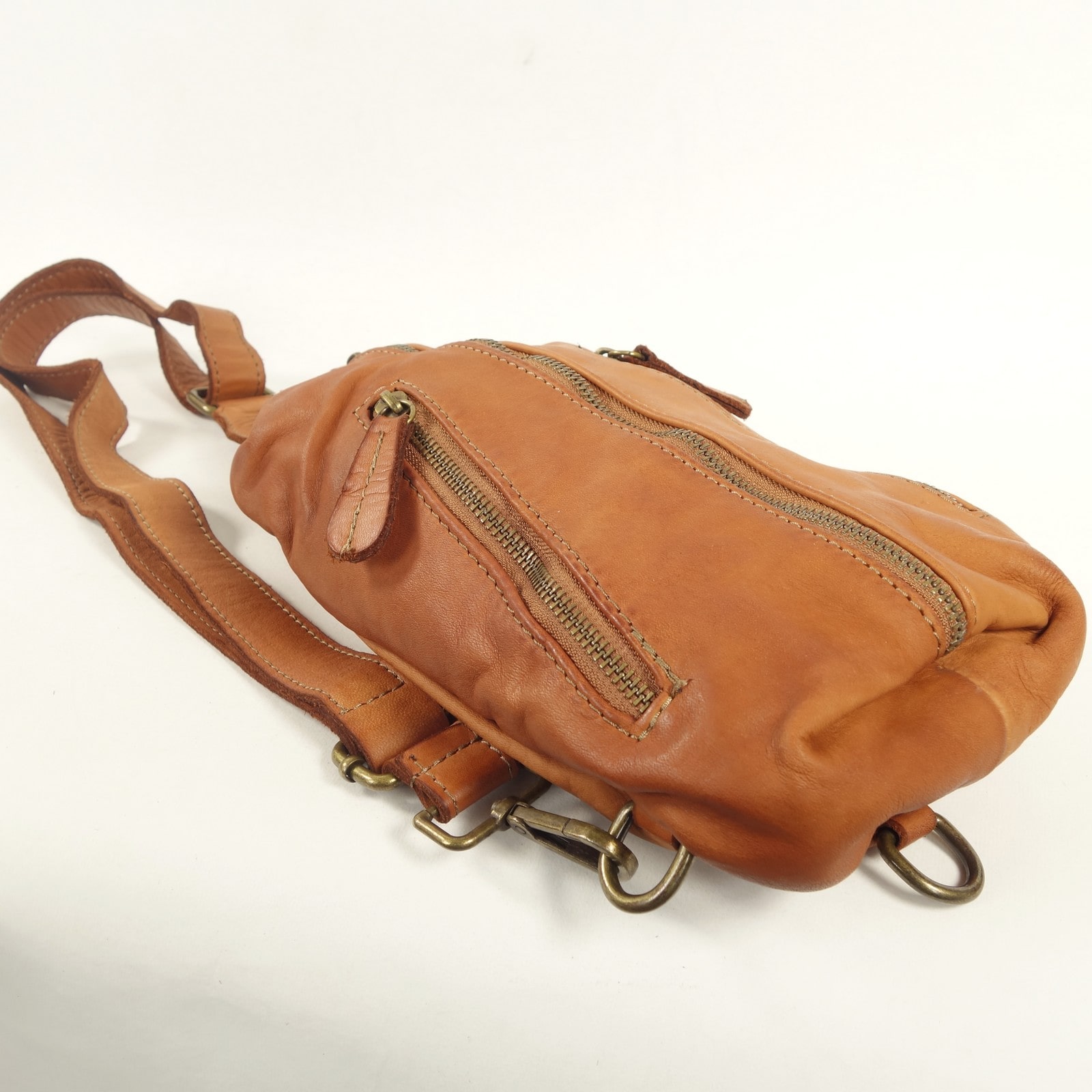 Collection Esprit Cuir Achille sac banane cuir naturel vintage