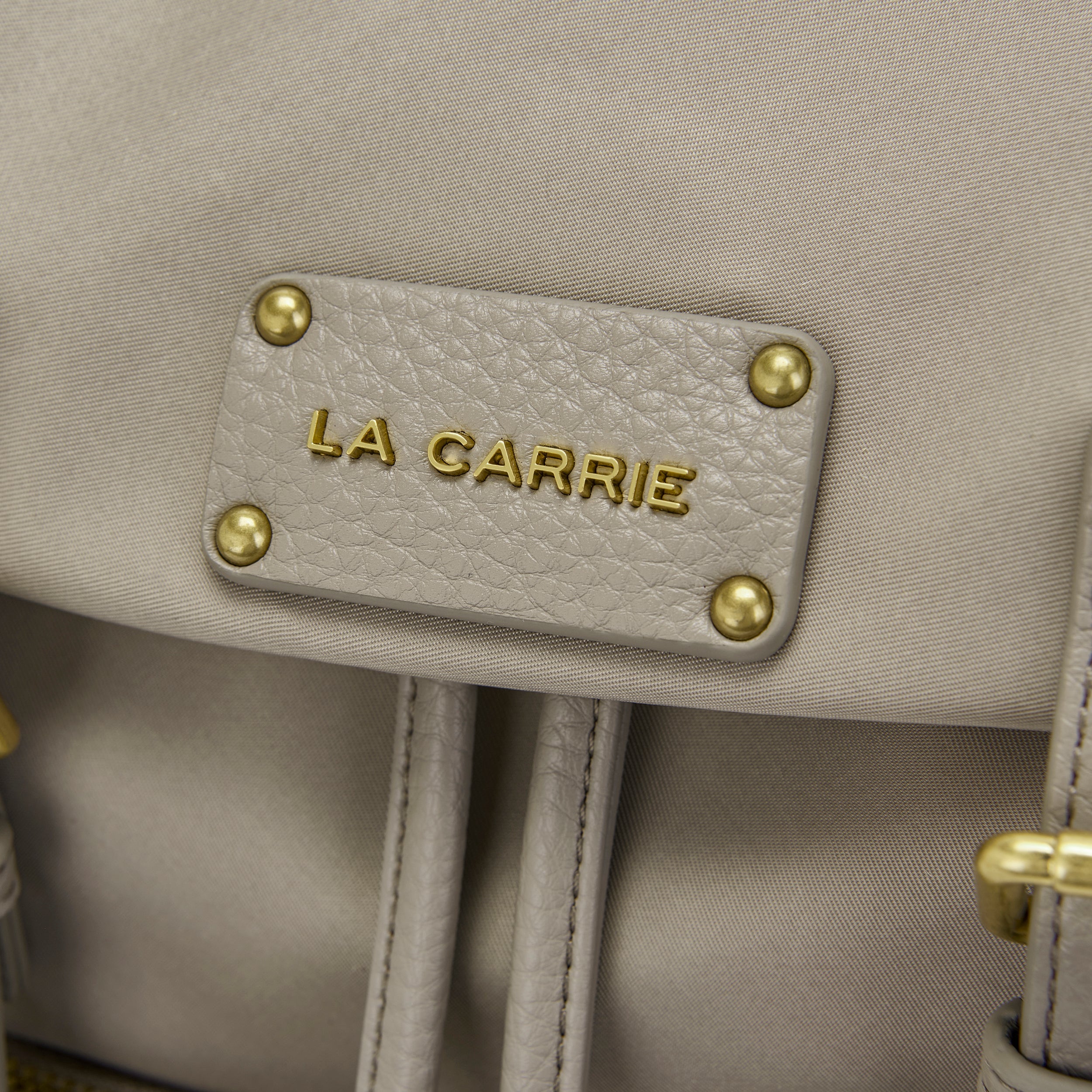 La Carrie Dark Wave sac à dos taupe 27x12x31cm