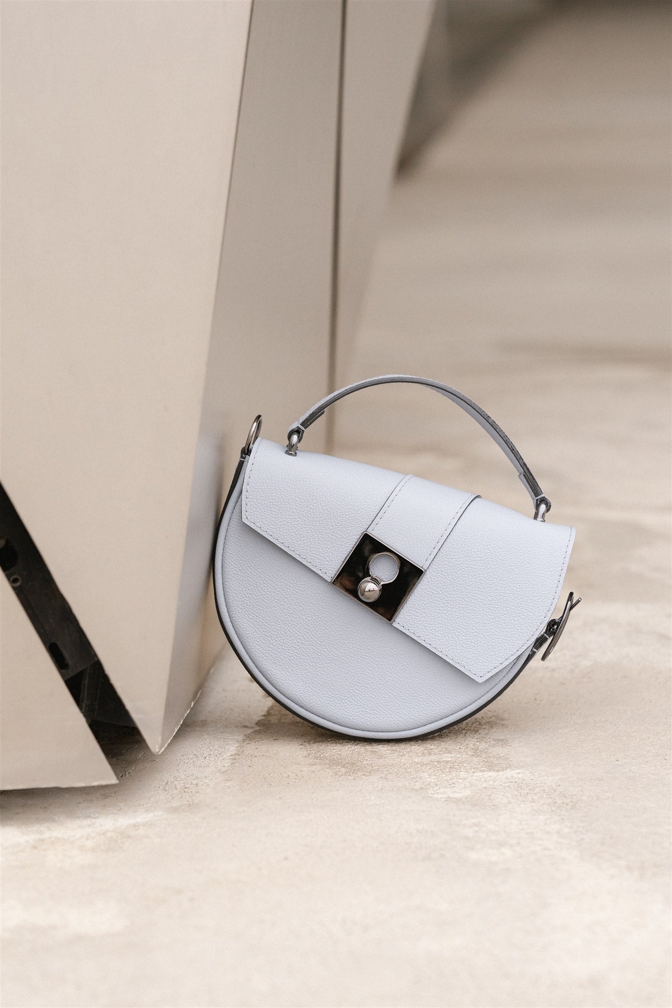 Nodie's Côme Bleu Ciel Grainé Sac Demi-Lune Cuir