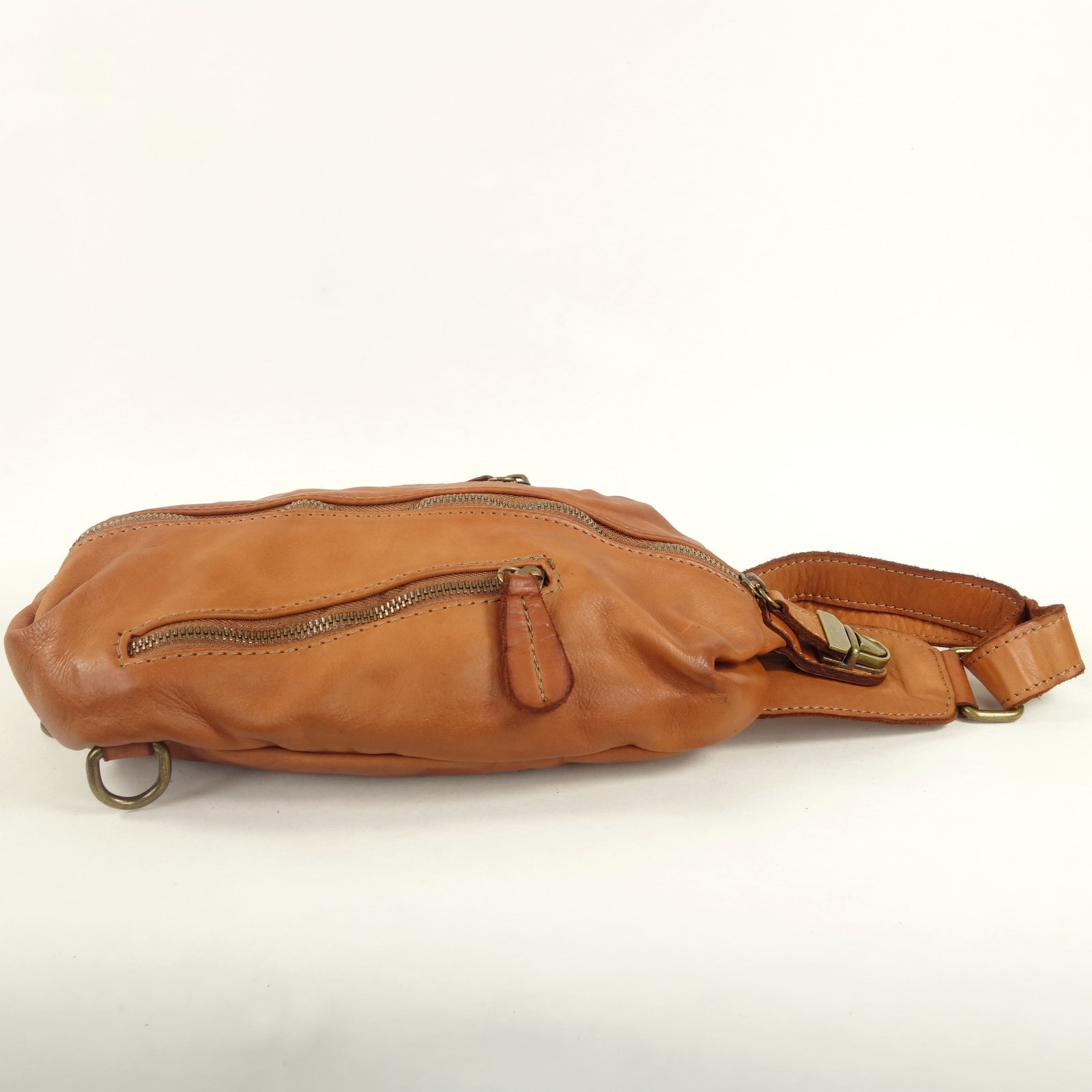 Collection Esprit Cuir Achille sac banane cuir naturel vintage