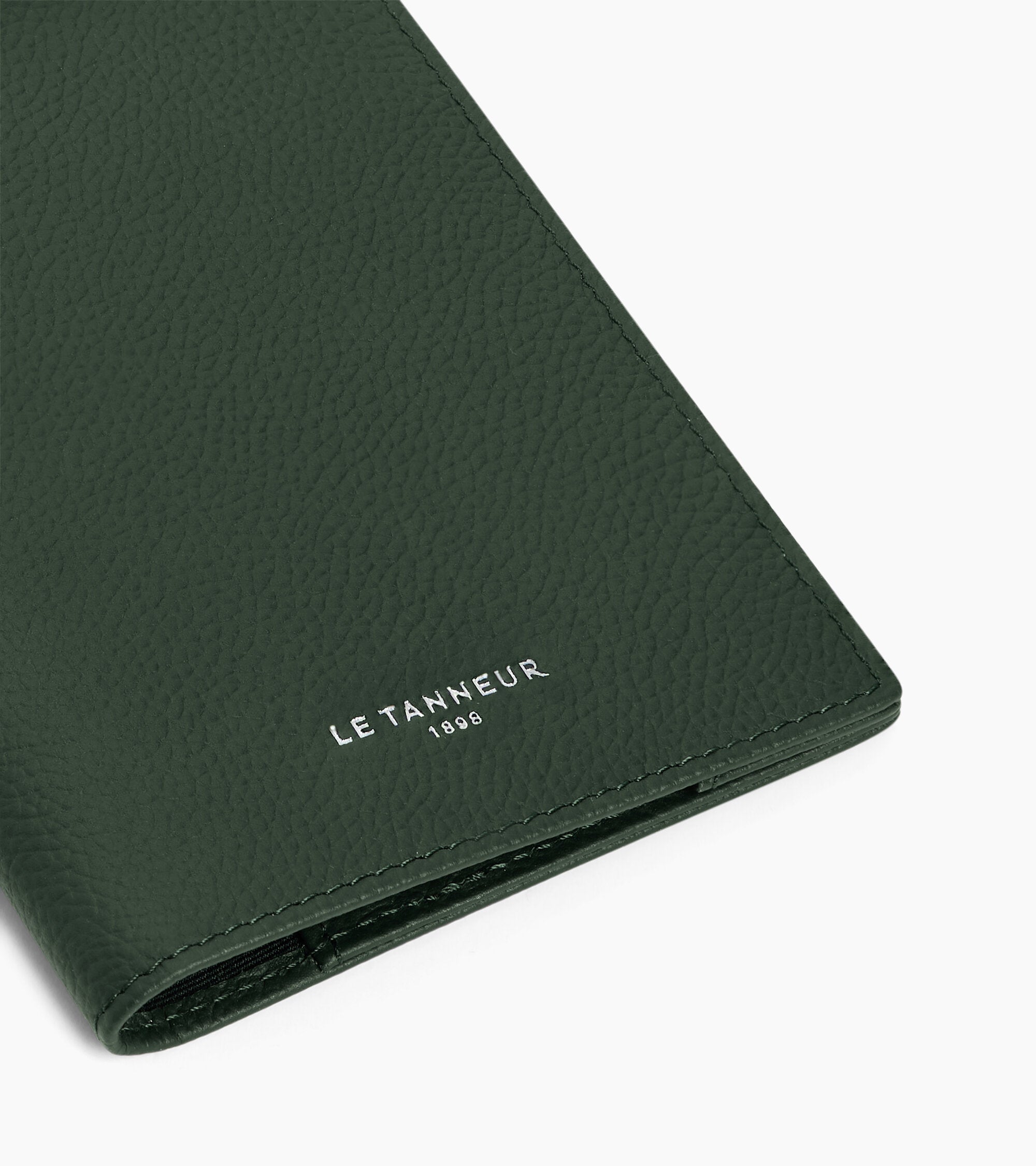 Le Tanneur porte-passeport cuir grainé vert Green Malachite