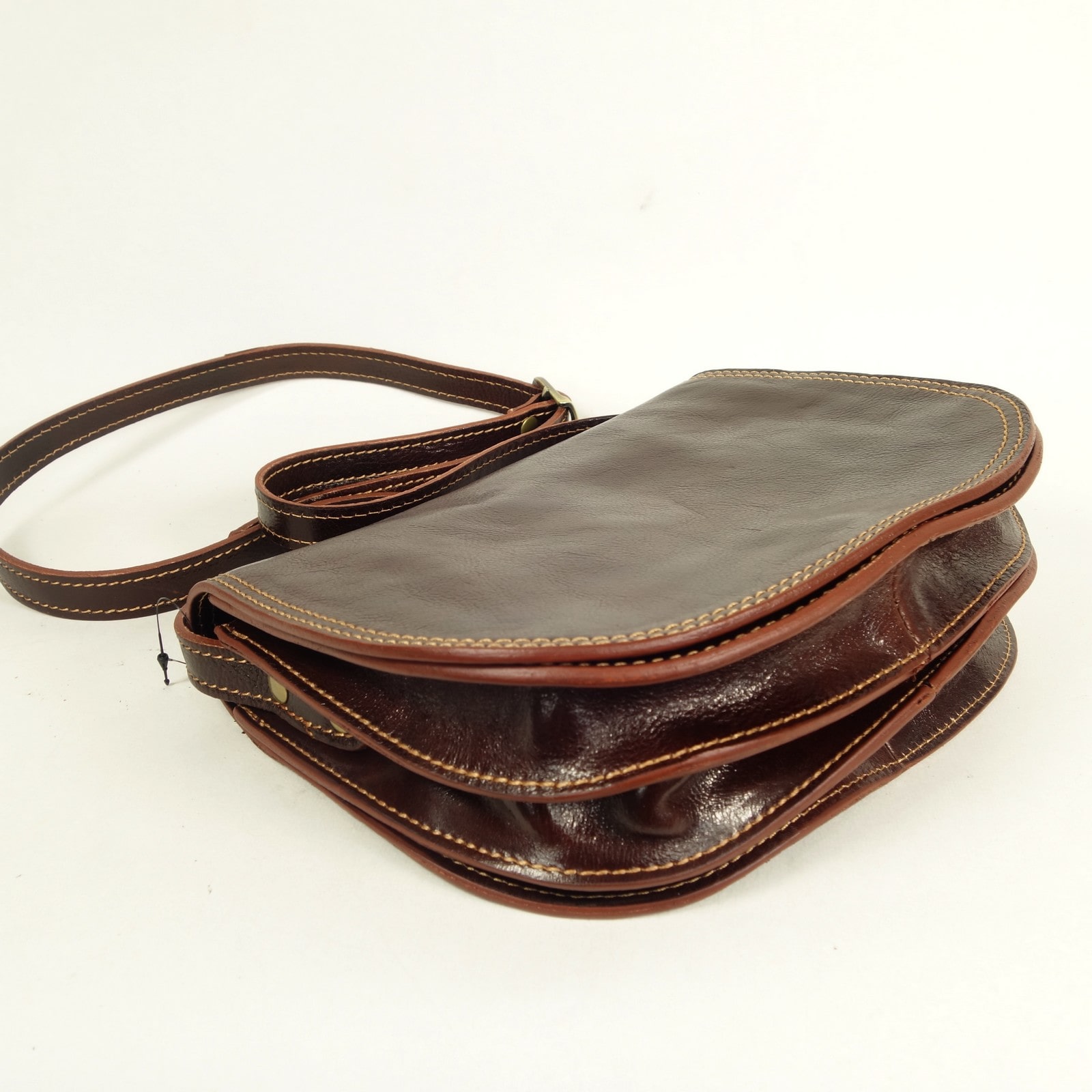 Collection Esprit Cuir Sac Besace Enila besace marron cuir