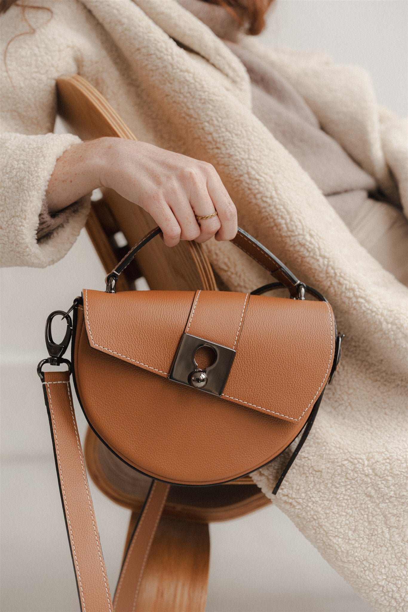 Nodie's Côme sac demi-lune cuir camel grainé petit
