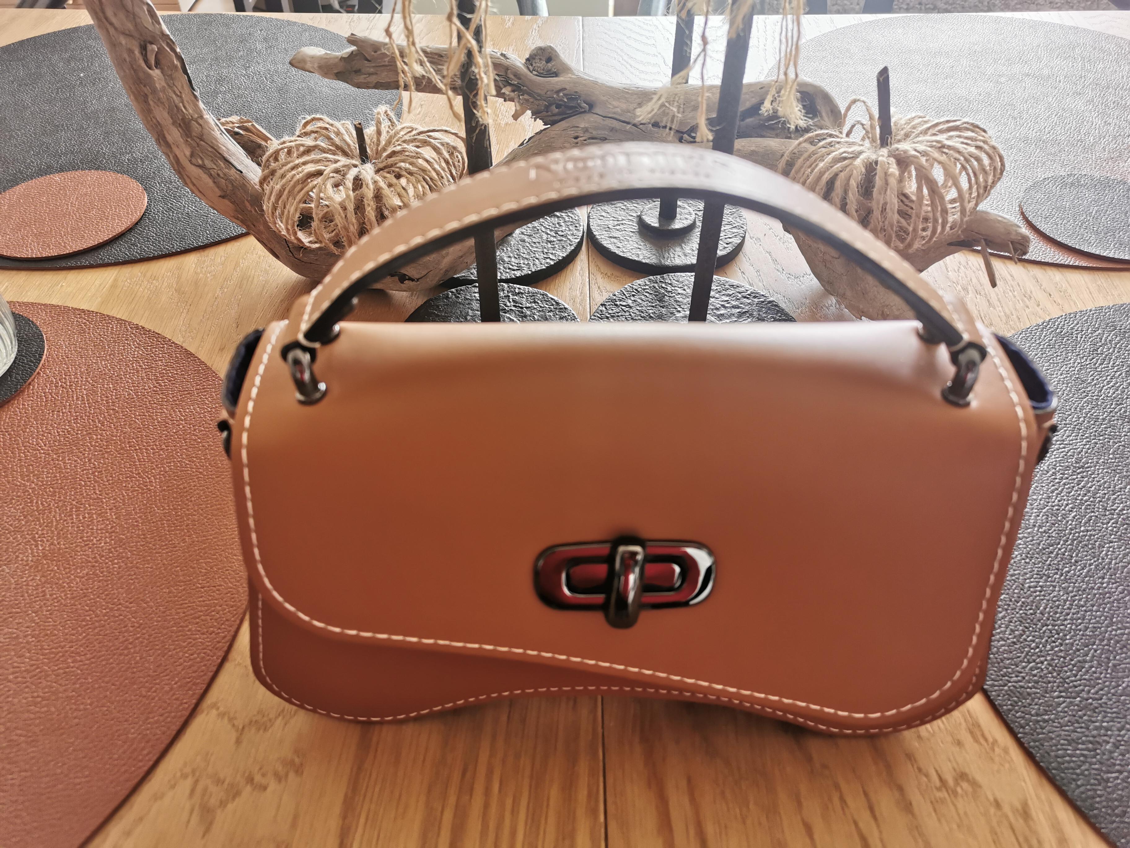 Nodie's L'iconique sac baguette cuir camel lisse