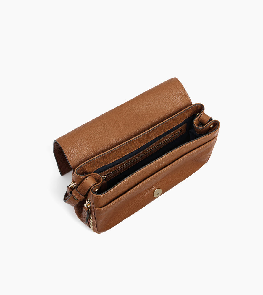 Le Tanneur Aurore petit sac rabat cuir grainé camel