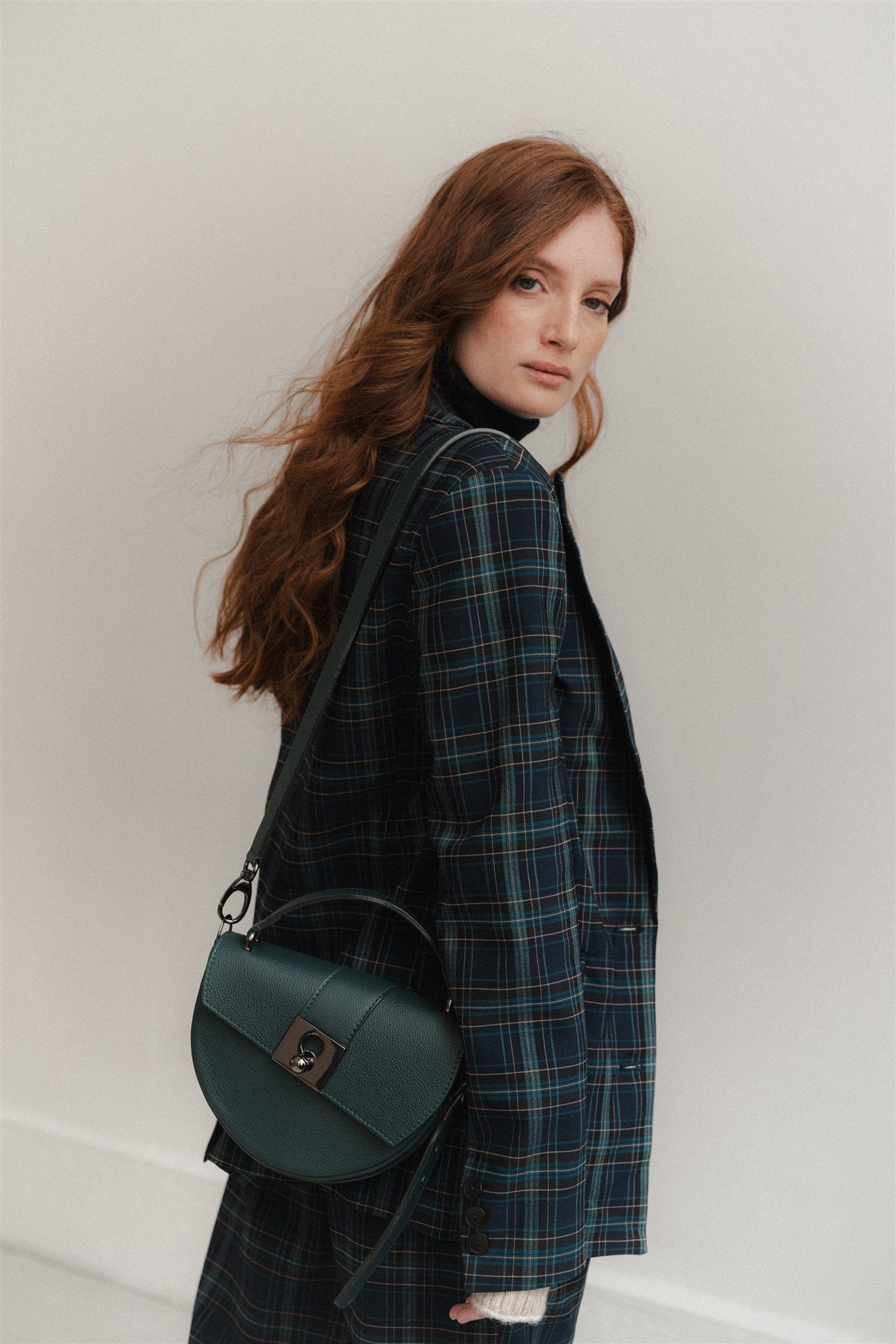 Nodie's Côme sac demi-lune cuir vert sapin grainé
