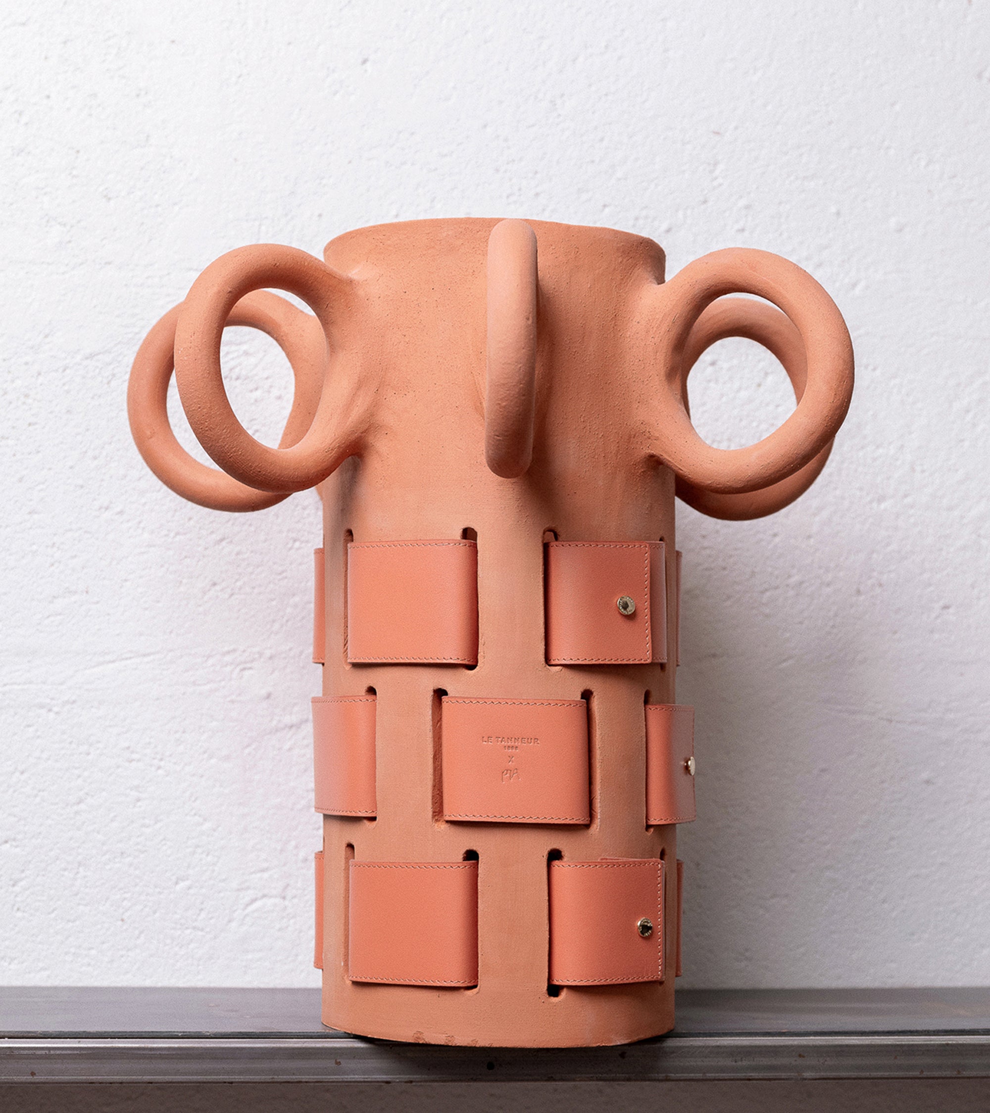 Le Tanneur Leather Goods Pia Chevalier cache-vase orange ocre damier