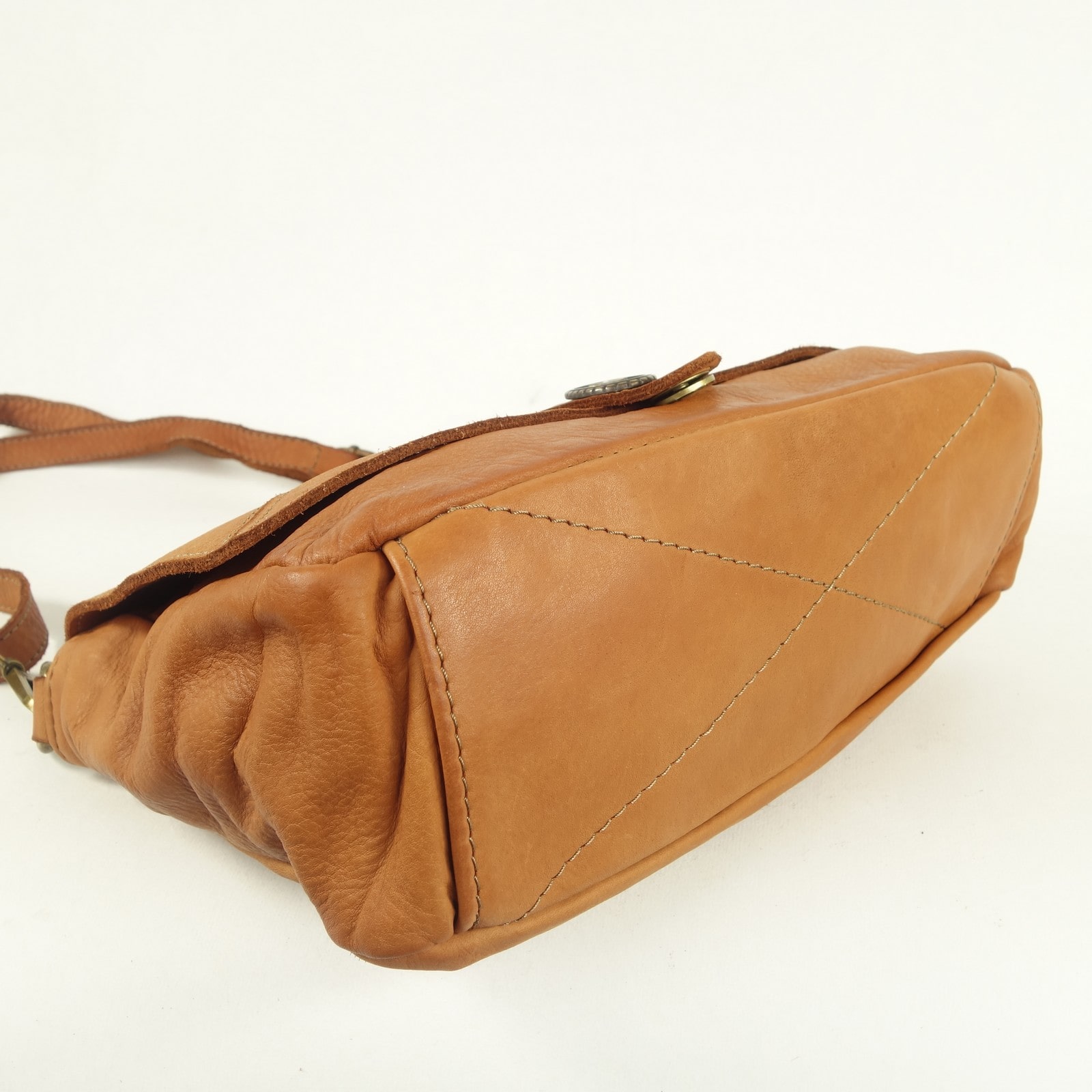 Collection Esprit Cuir Aria Besace Cuir Naturel Breloques
