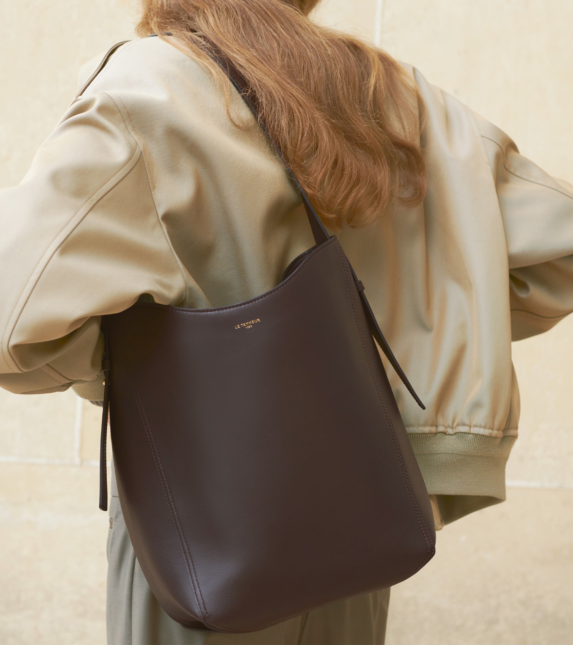 Le Tanneur Céleste sac hobo moyen cuir lisse Brown Arabica