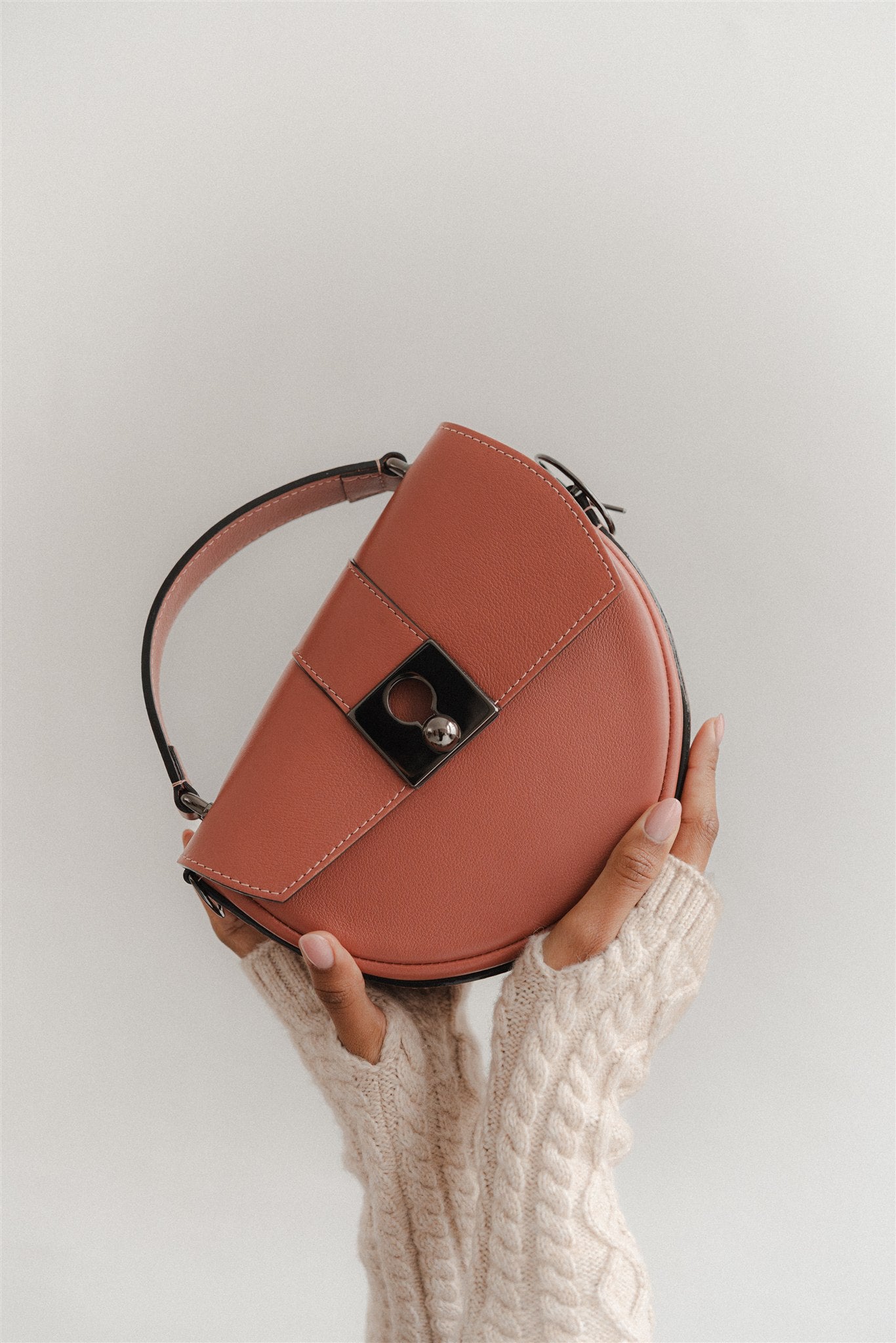 Nodie's Côme sac demi-lune cuir vieux rose grainé