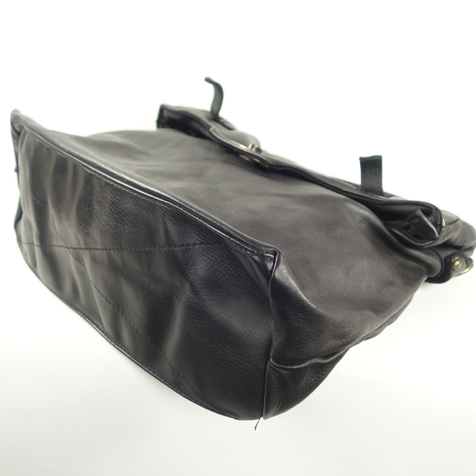 Collection Esprit Cuir BASTIEN grand sac cuir noir fermoir PC