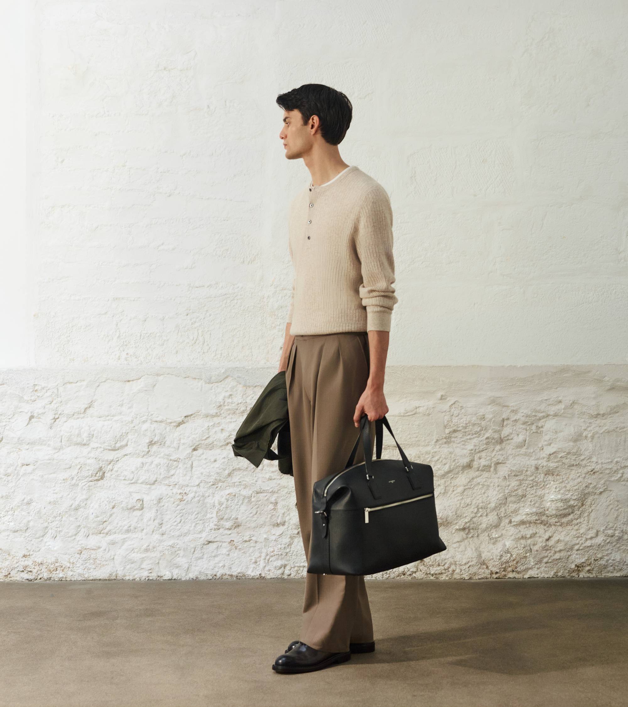 Le Tanneur Emile sac de voyage 24h cuir noir bandoulière