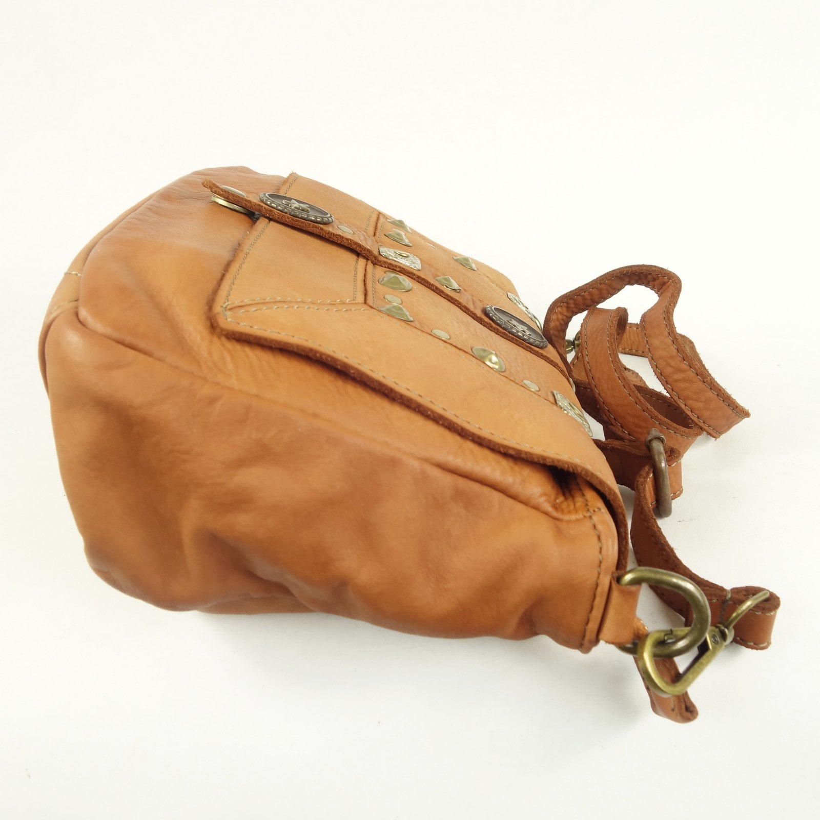 Collection Esprit Cuir Aria Besace Cuir Naturel Breloques