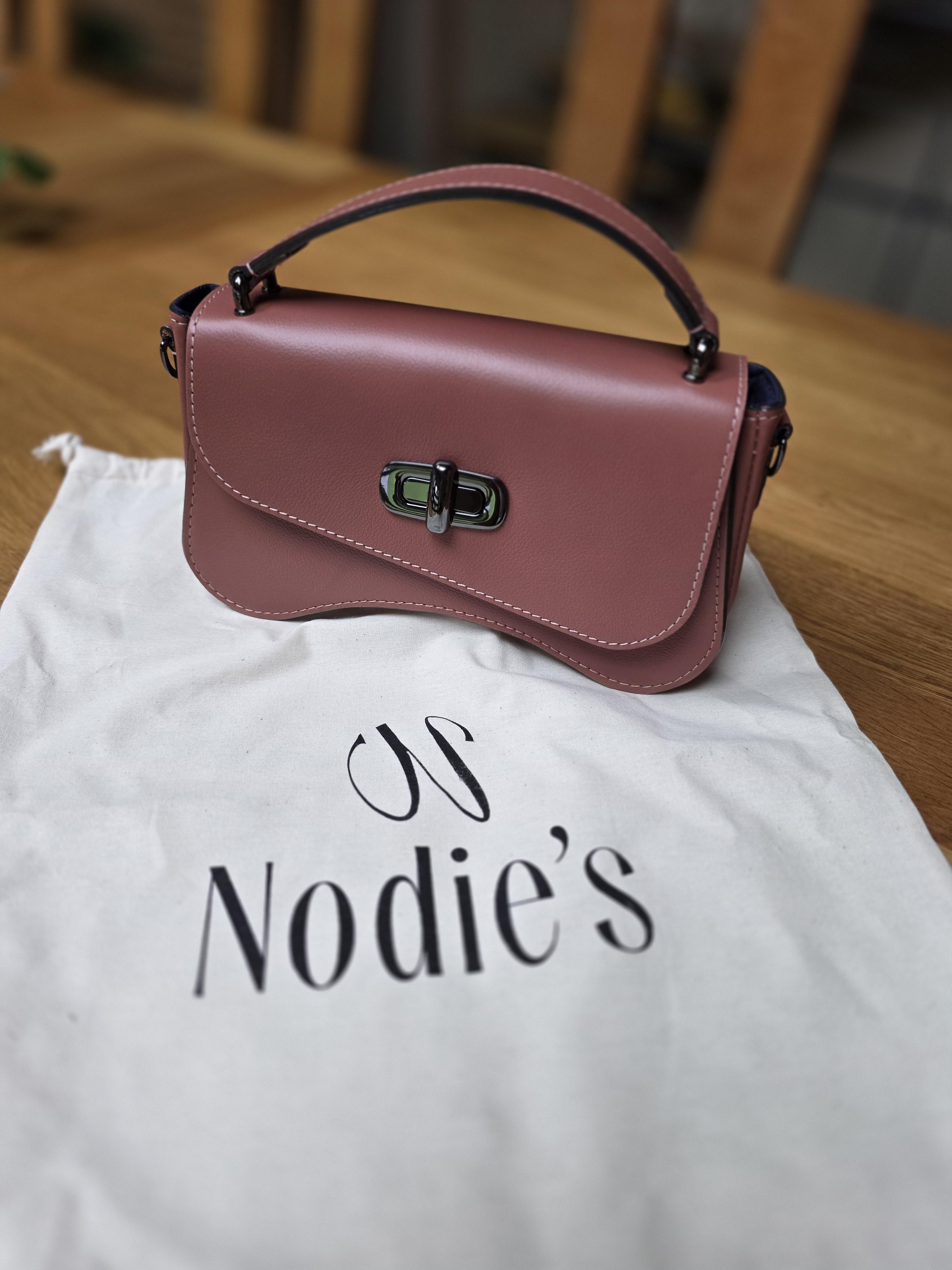 Nodie's L'iconique sac baguette cuir vieux rose grainé