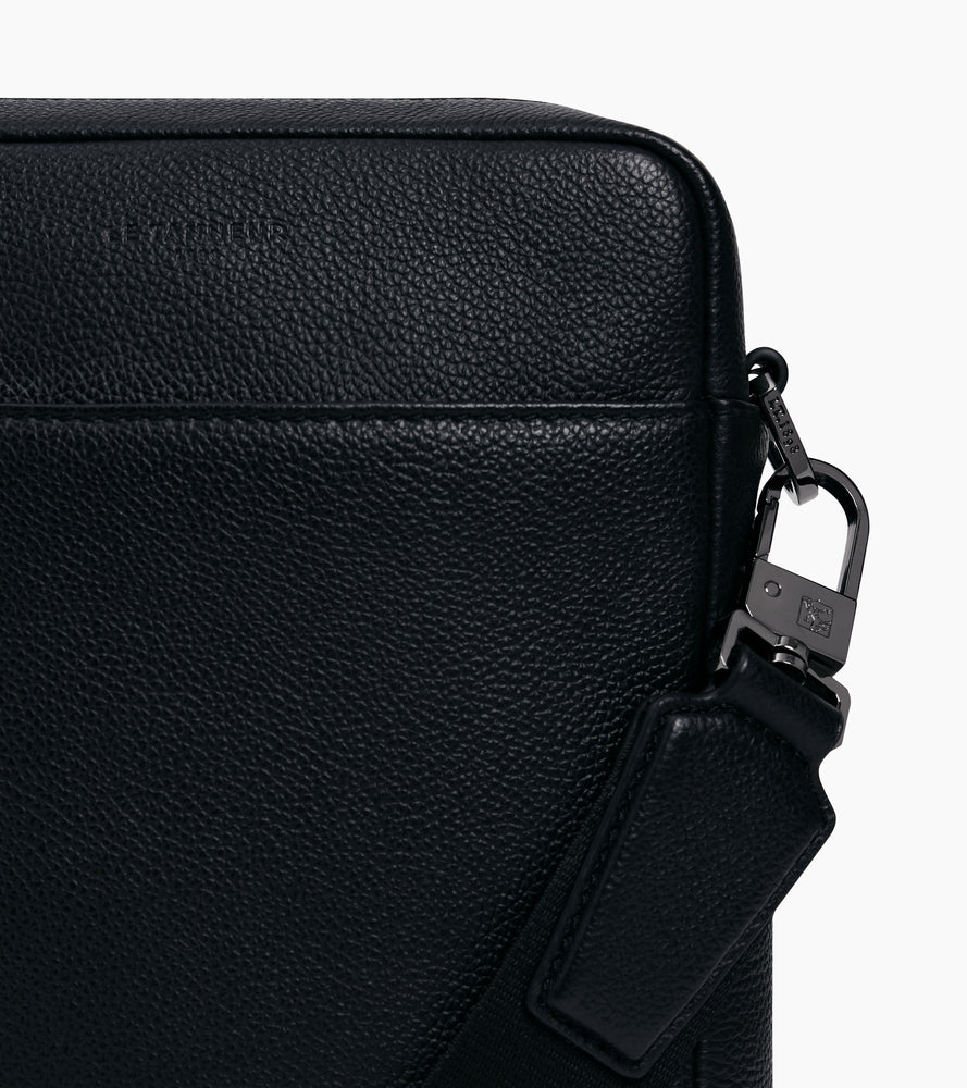 Le Tanneur Marceau petite sacoche zippée sac bandoulière noir cuir grainé