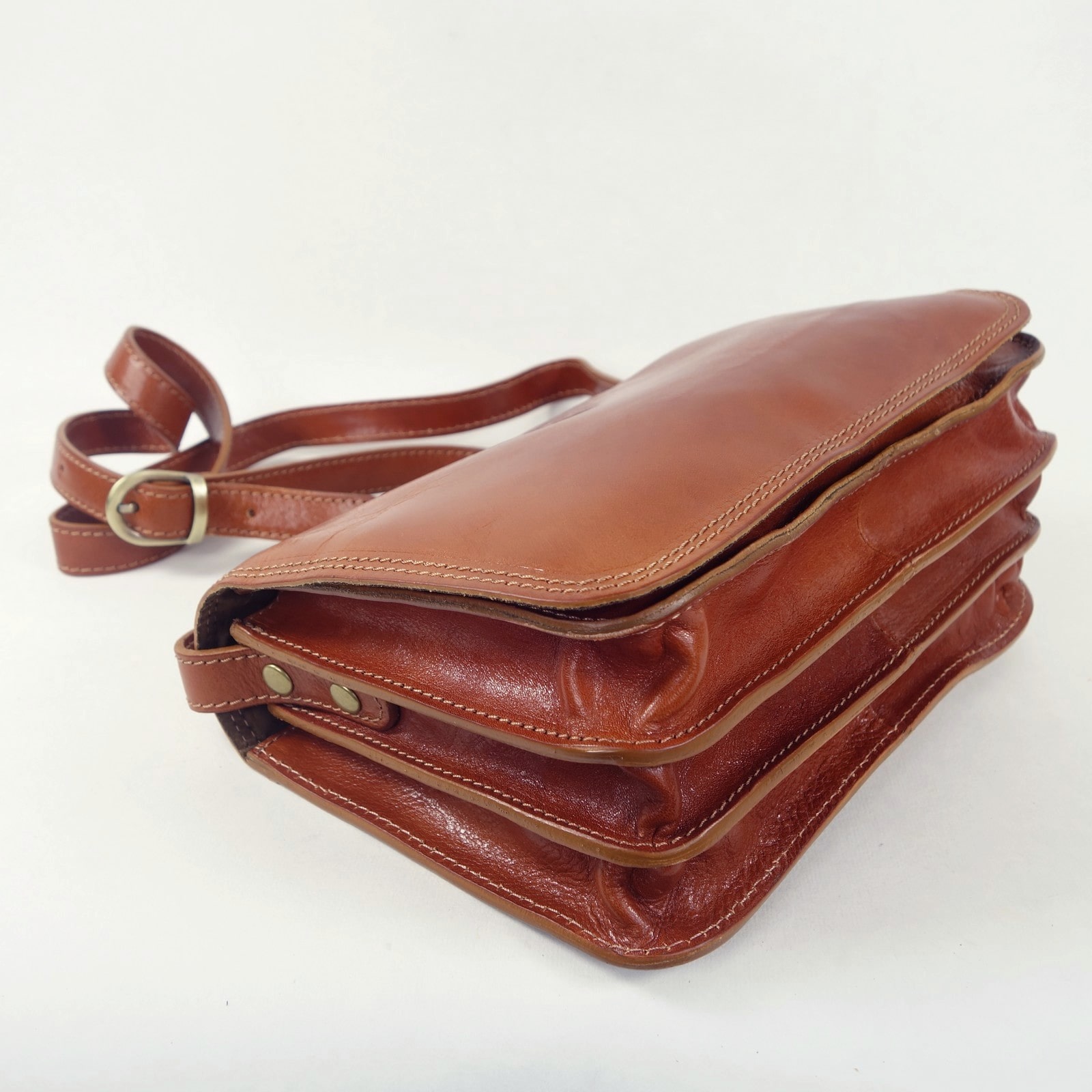 Collection Esprit Cuir CONNIE sac bandoulière cuir cognac