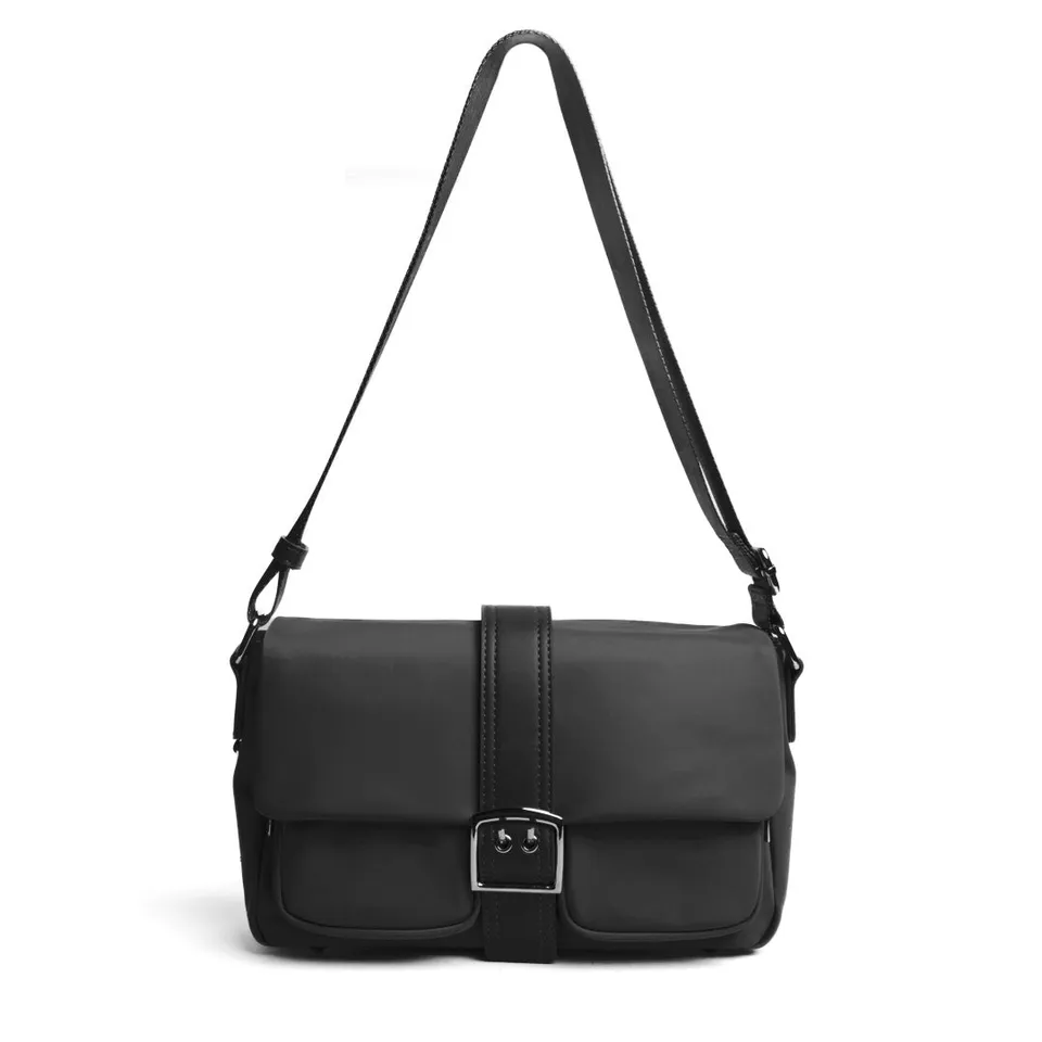 Mac Alyster Studio City Sac à rabat nylon Noir léger 29 cm