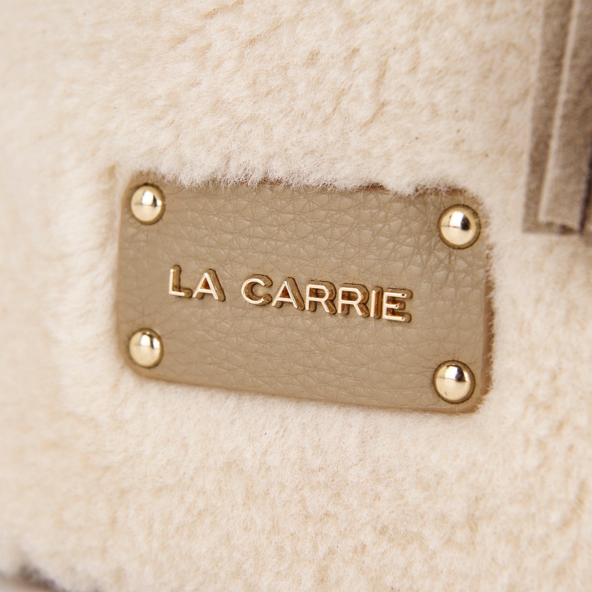 La Carrie Teddy sac seau ivoire fourrure 23 cm