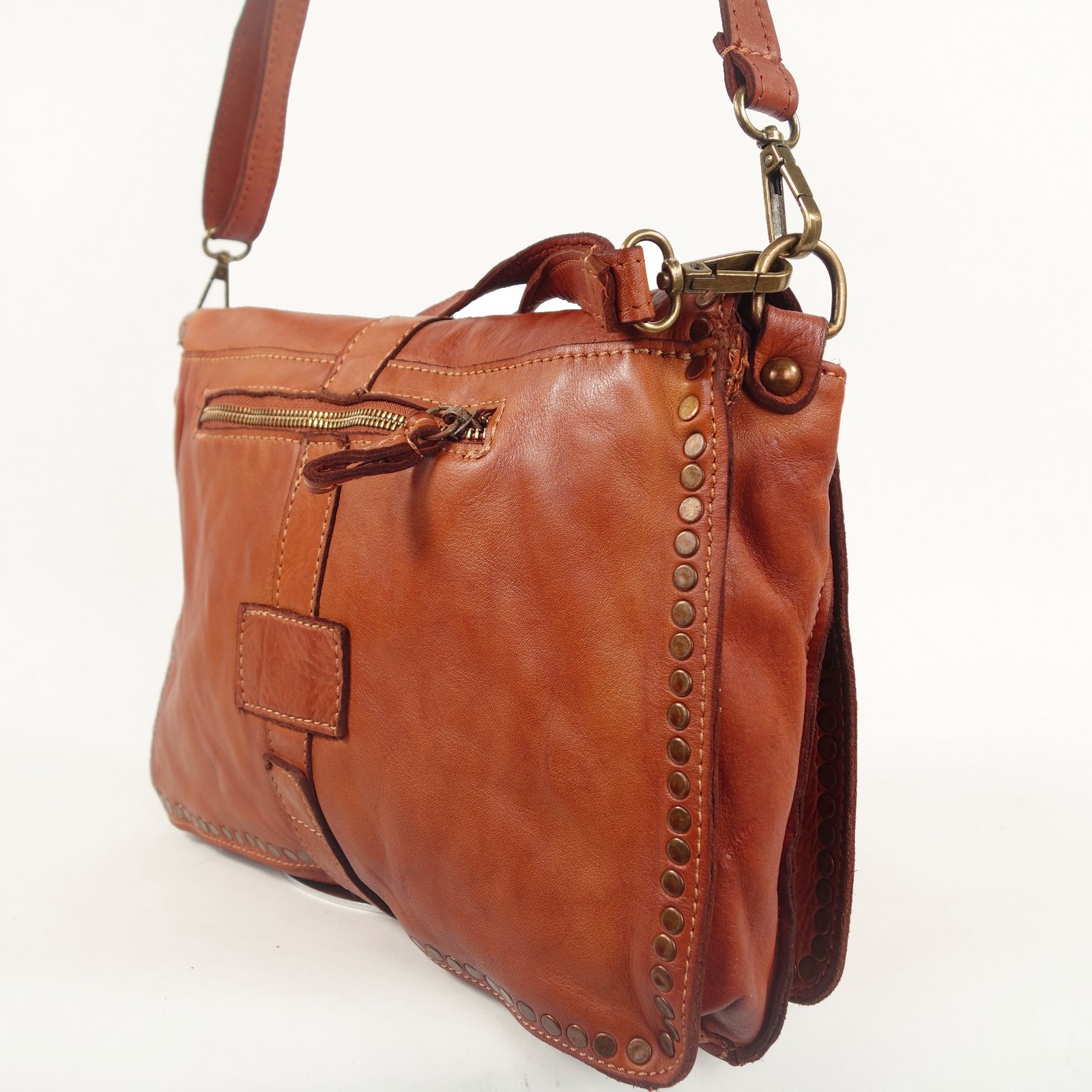 Collection Esprit Cuir Gena sac pochette cuir cognac clouté