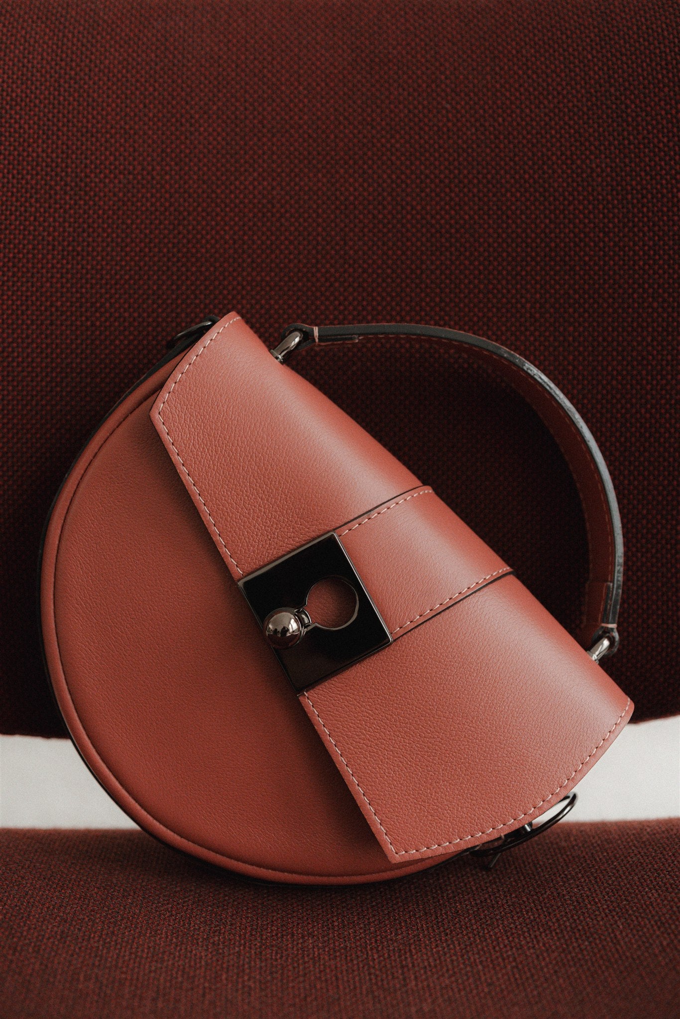 Nodie's Côme sac demi-lune cuir vieux rose grainé