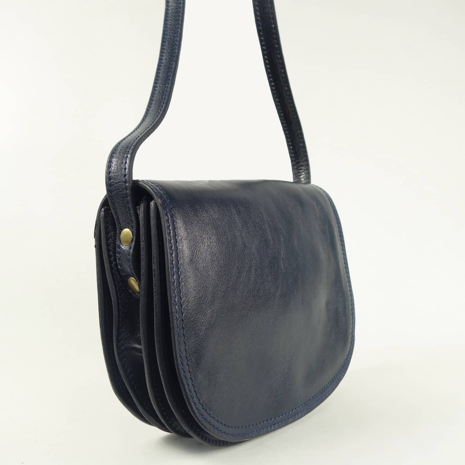 Collection Esprit Cuir Enila petite besace cuir bleu femme