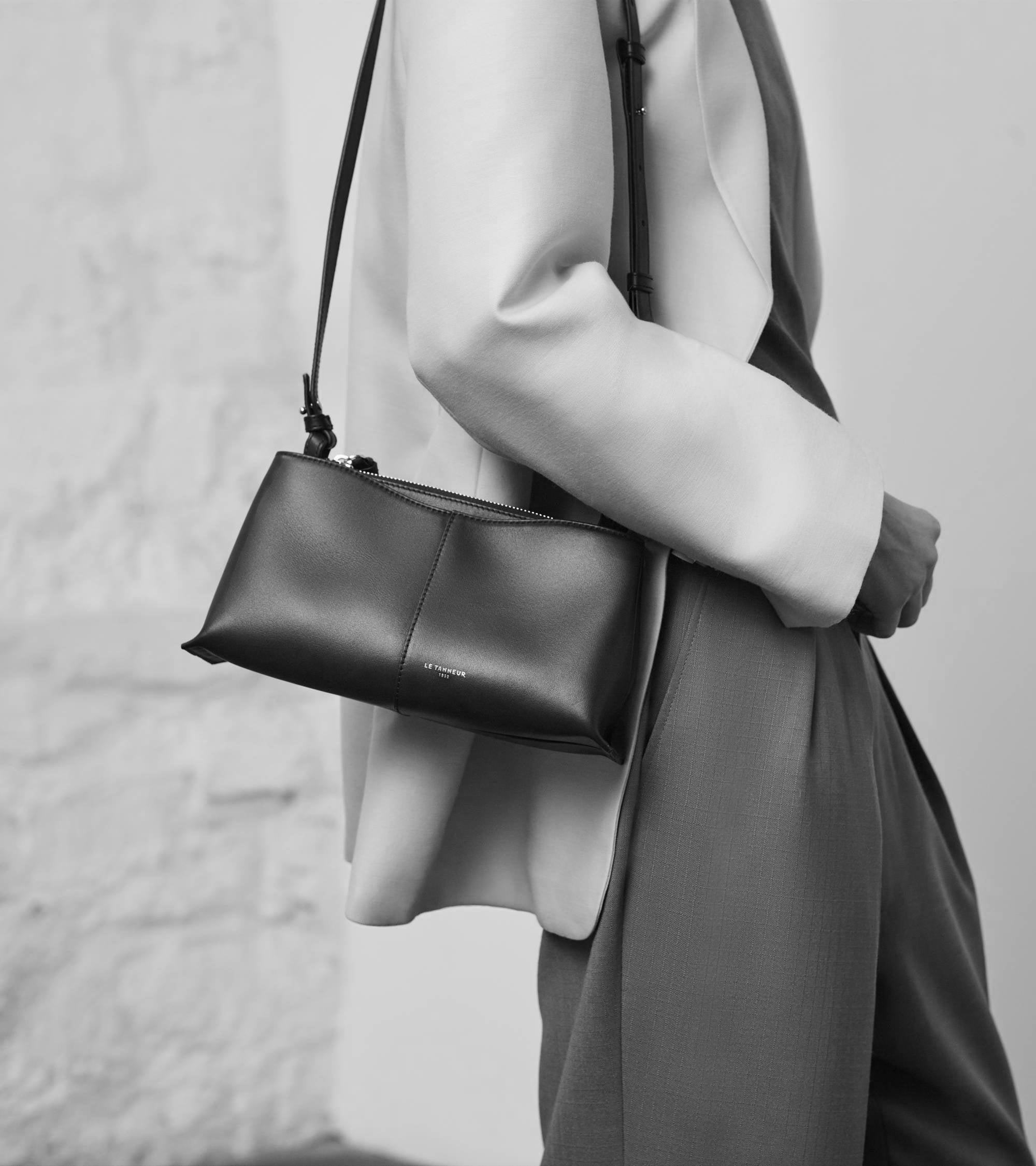 Le Tanneur Felicie petit sac bandouliere cuir lisse noir zippe