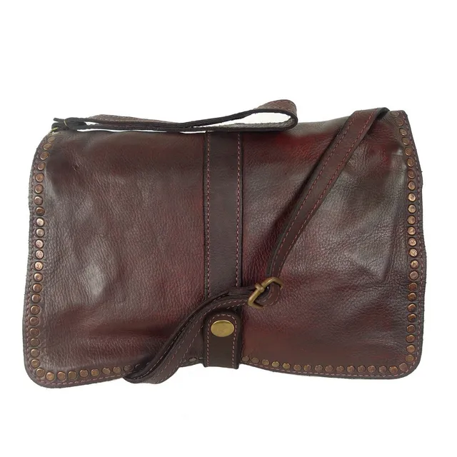 Collection Esprit Cuir Gena Pochette Cuir Bordeaux Cloutée