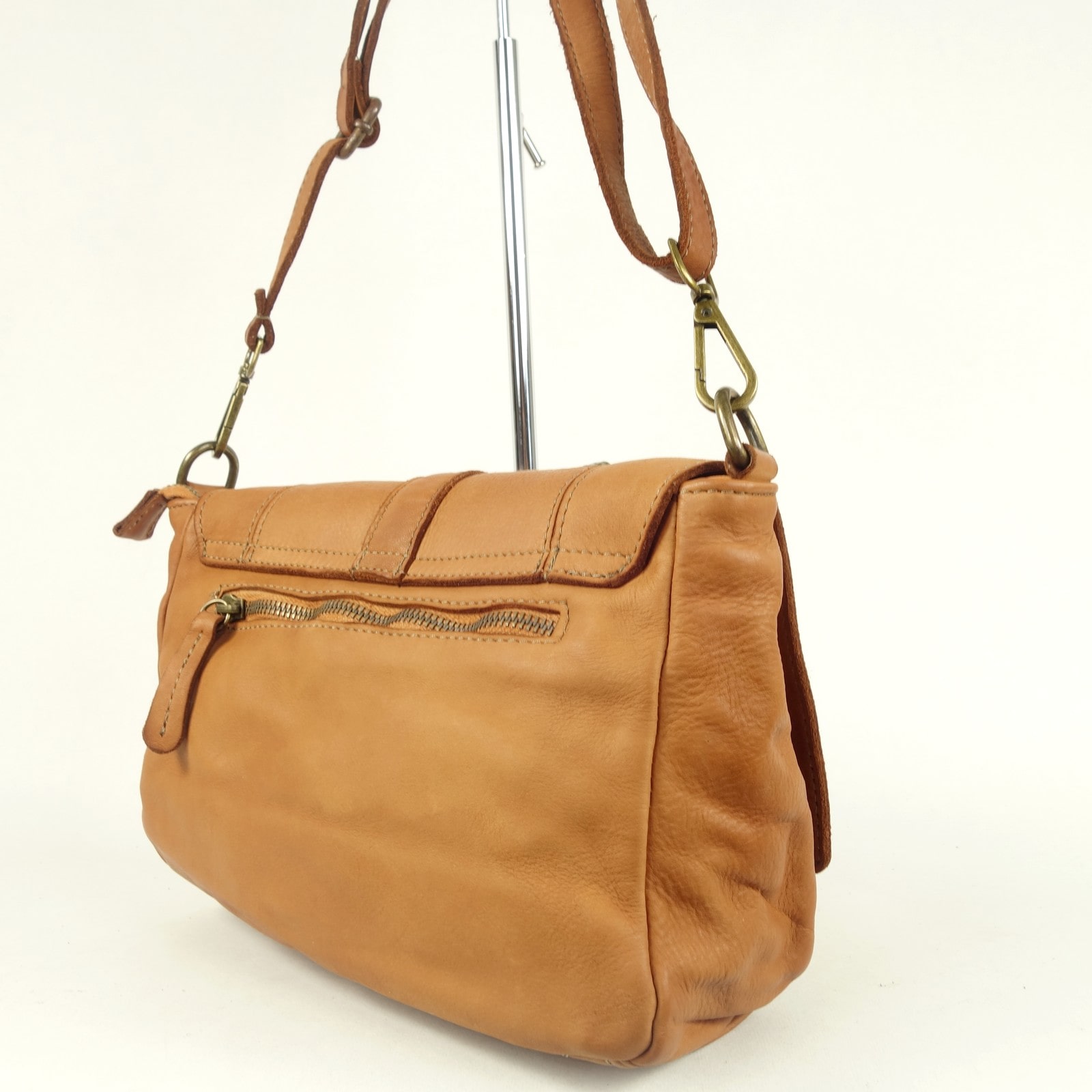 Collection Esprit Cuir Aria Besace Cuir Naturel Breloques