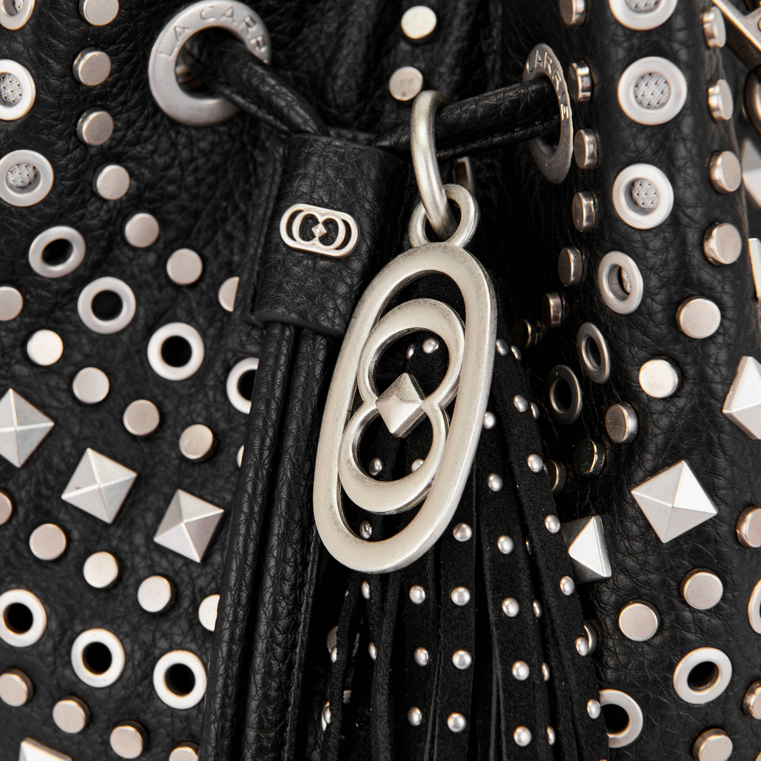 La Carrie Solid sac seau noir clouté 26x19x28cm
