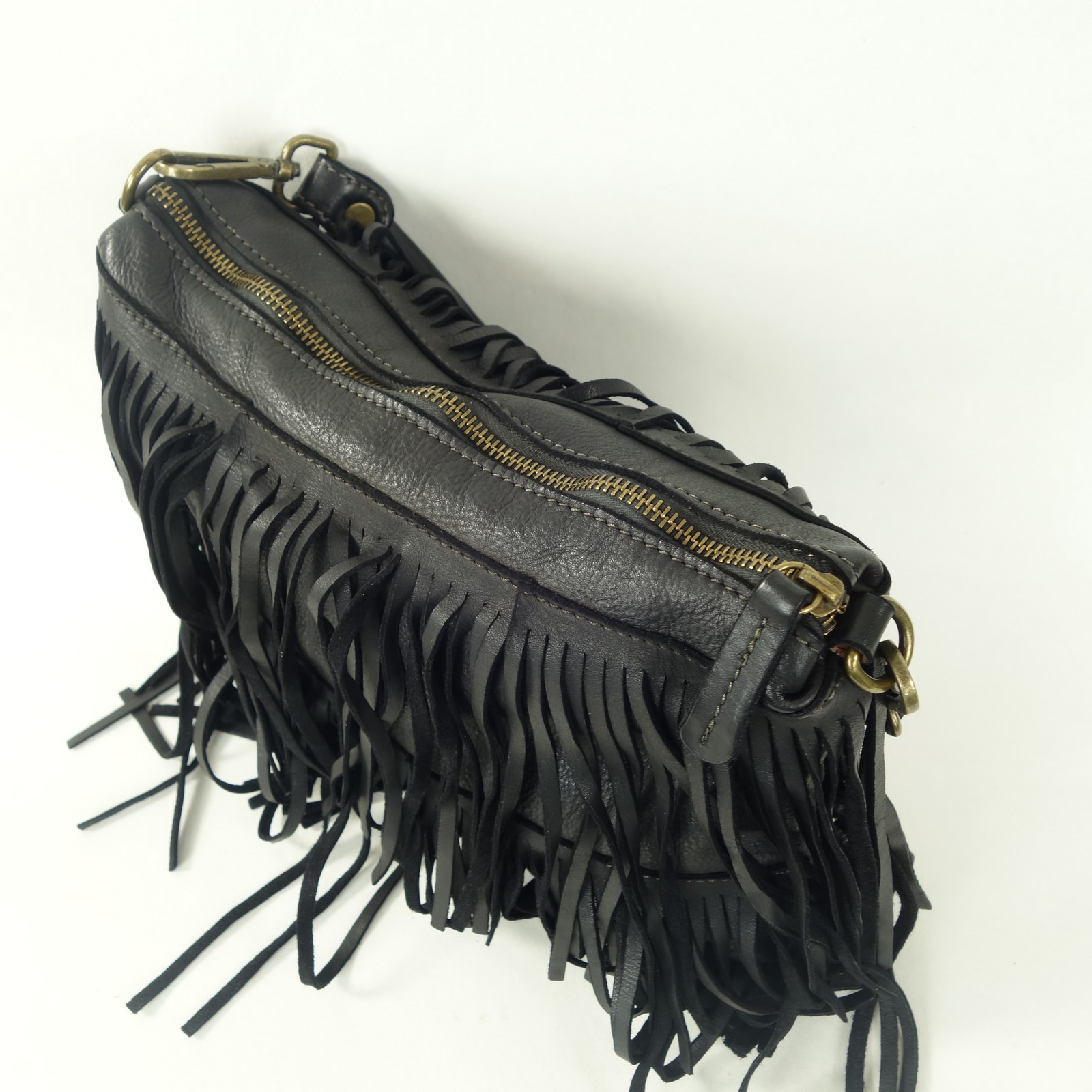 Collection Esprit Cuir Pia sac bandoulière cuir noir franges