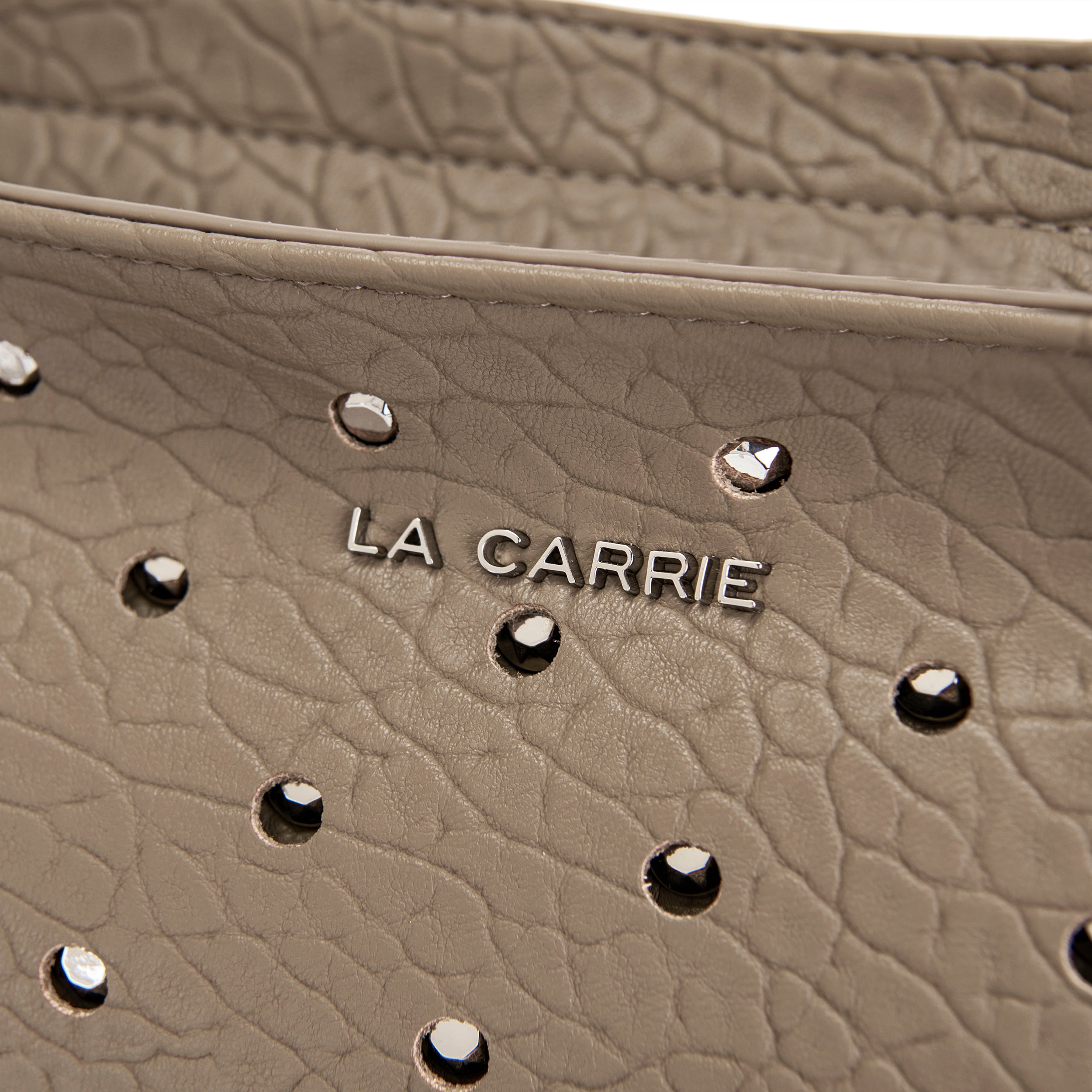 La Carrie Downtown sac épaule taupe 34 cm clouté