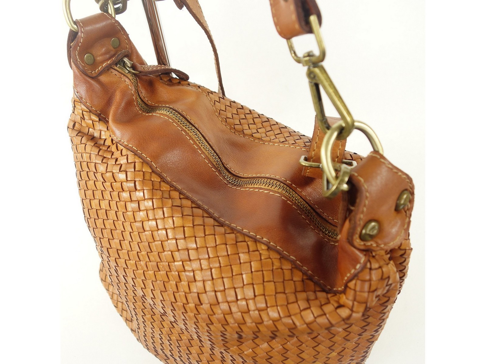 Collection Esprit Cuir MARLEEN besace cuir tressé camel