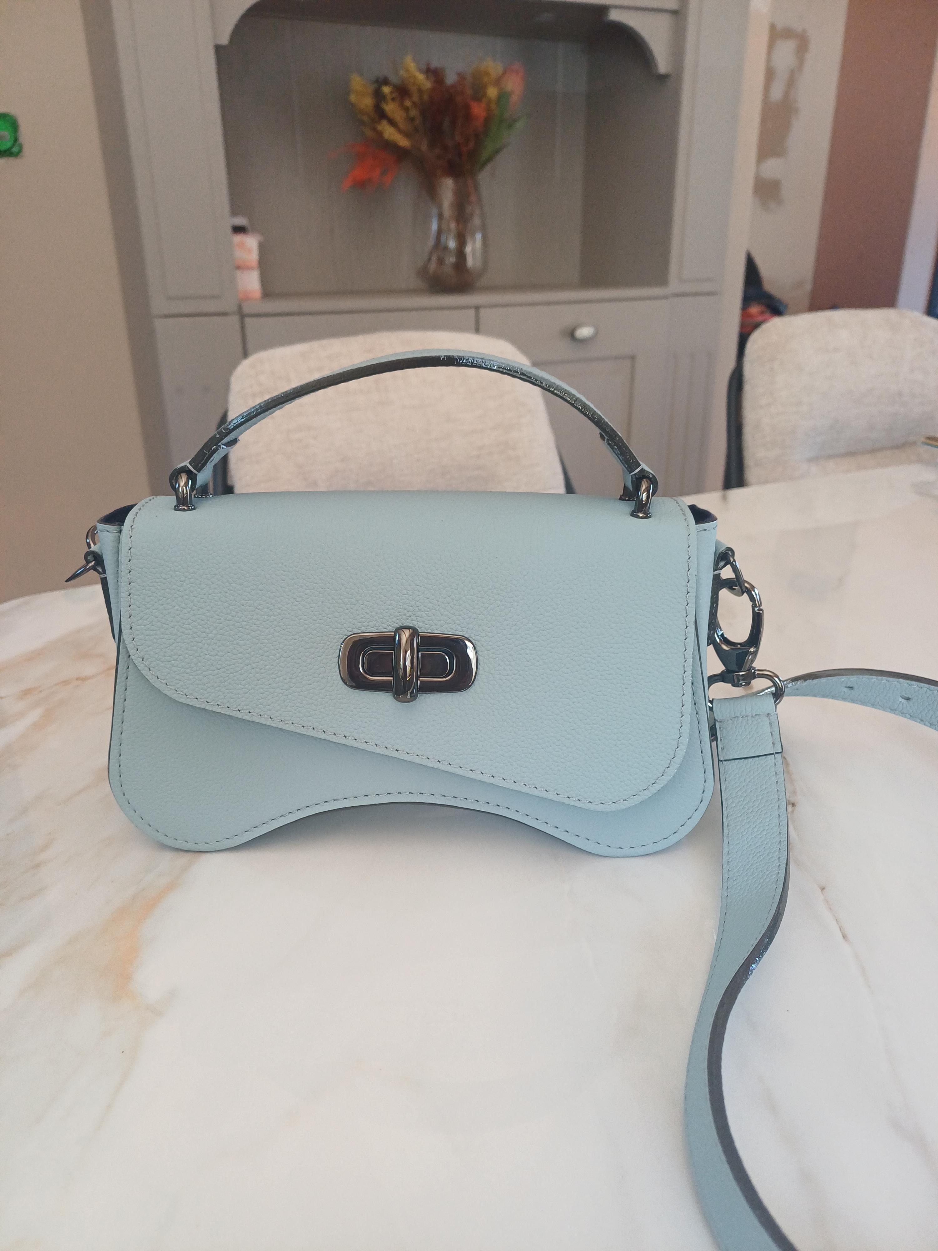 Nodie's L'iconique sac baguette cuir bleu ciel grainé
