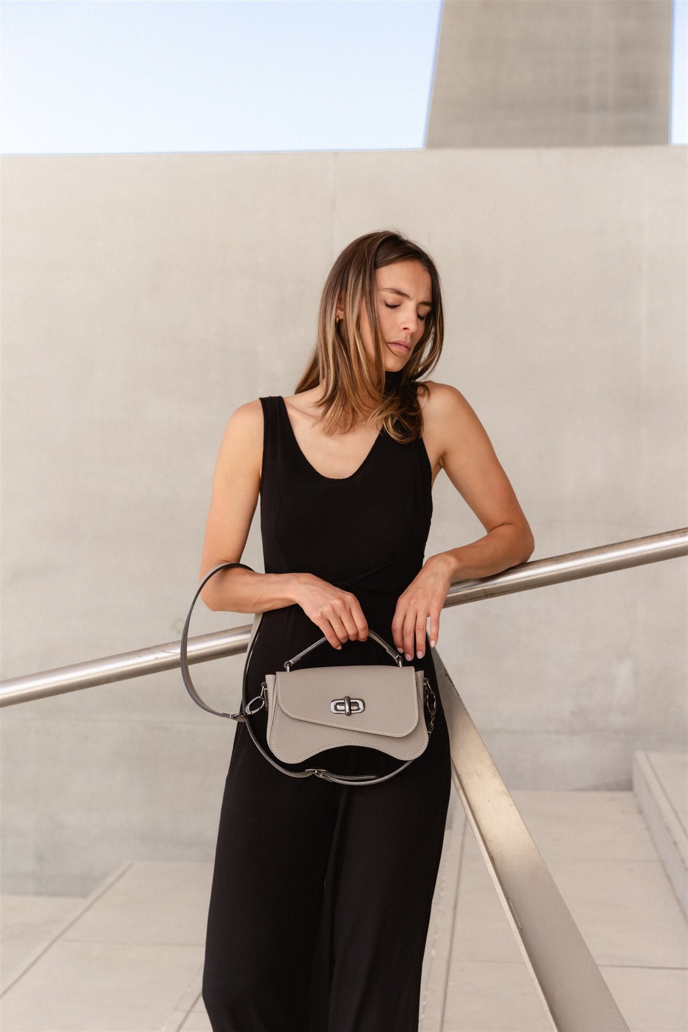Nodie's L'iconique sac baguette cuir gris grainé