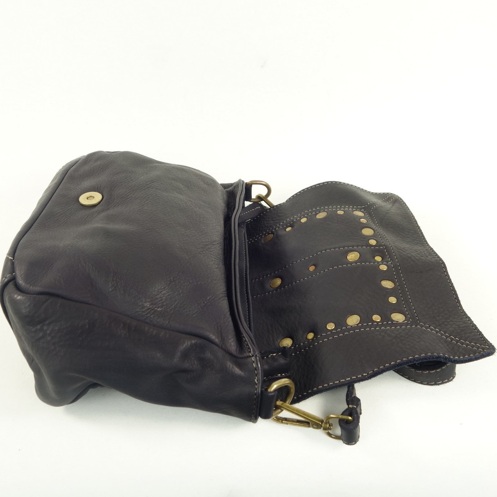 Collection Esprit Cuir Sac Besace ARIA sac besace cuir noir clouté