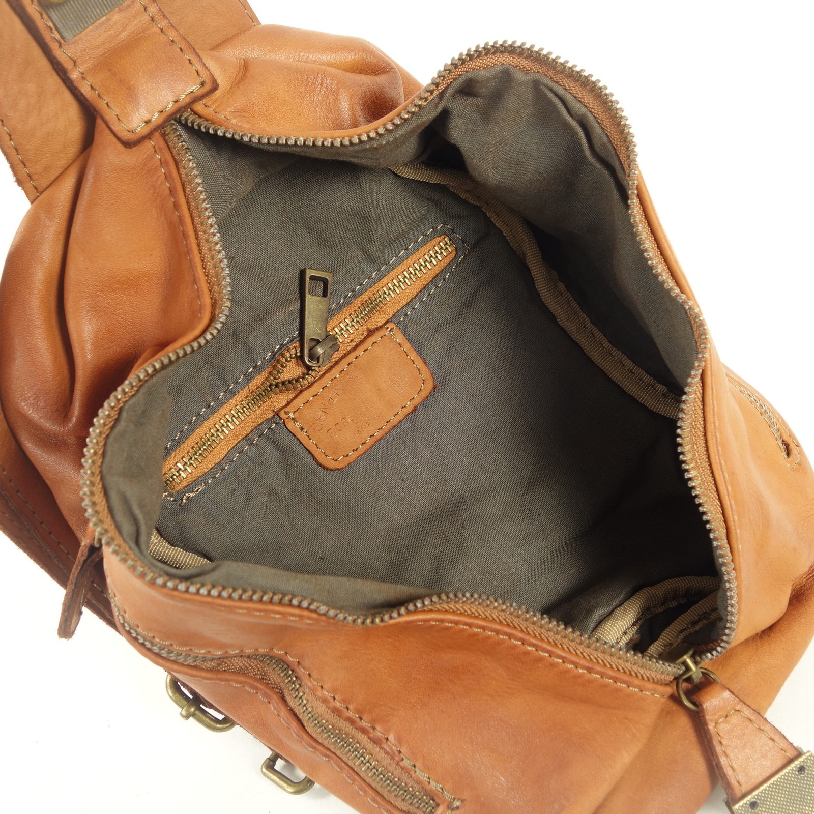 Collection Esprit Cuir Achille sac banane cuir naturel vintage