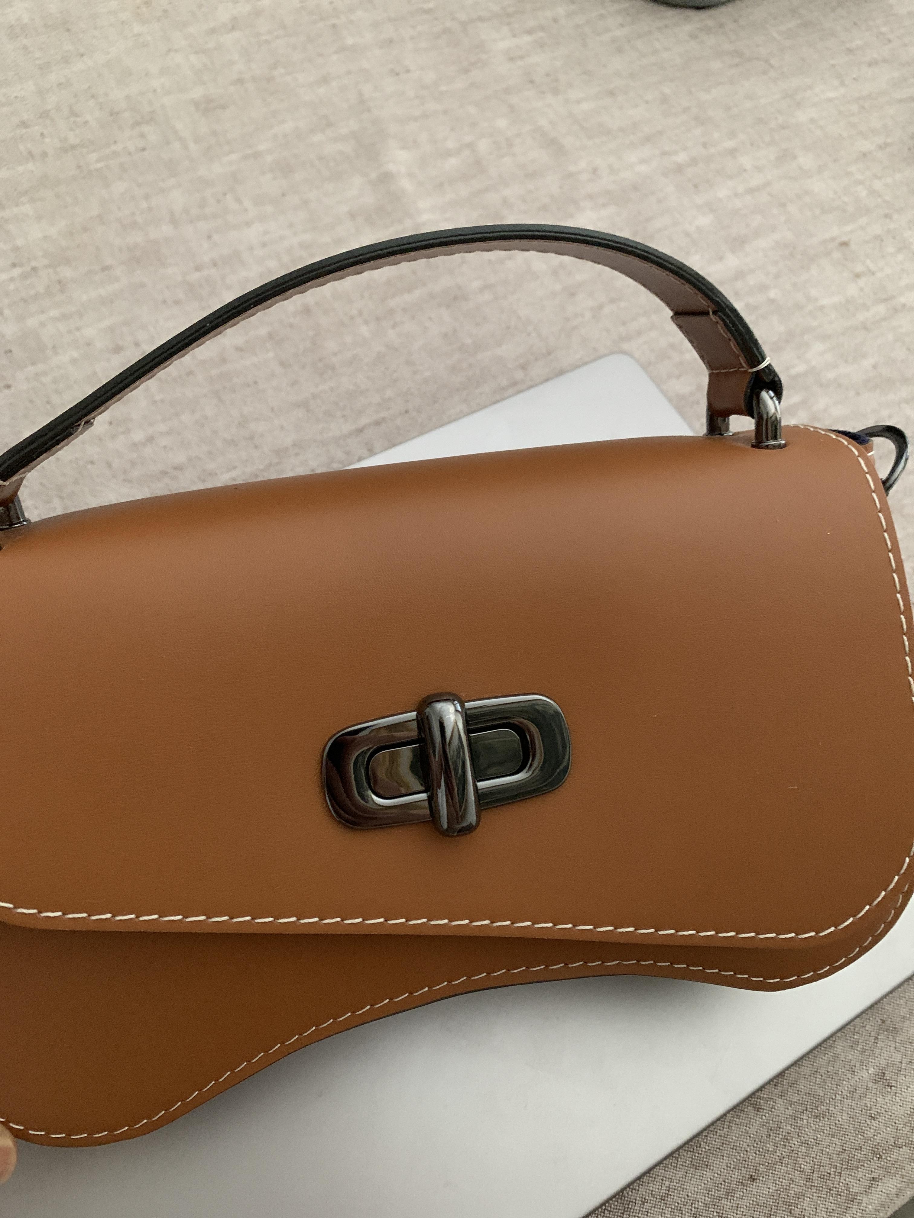 Nodie's L'iconique sac baguette cuir camel lisse