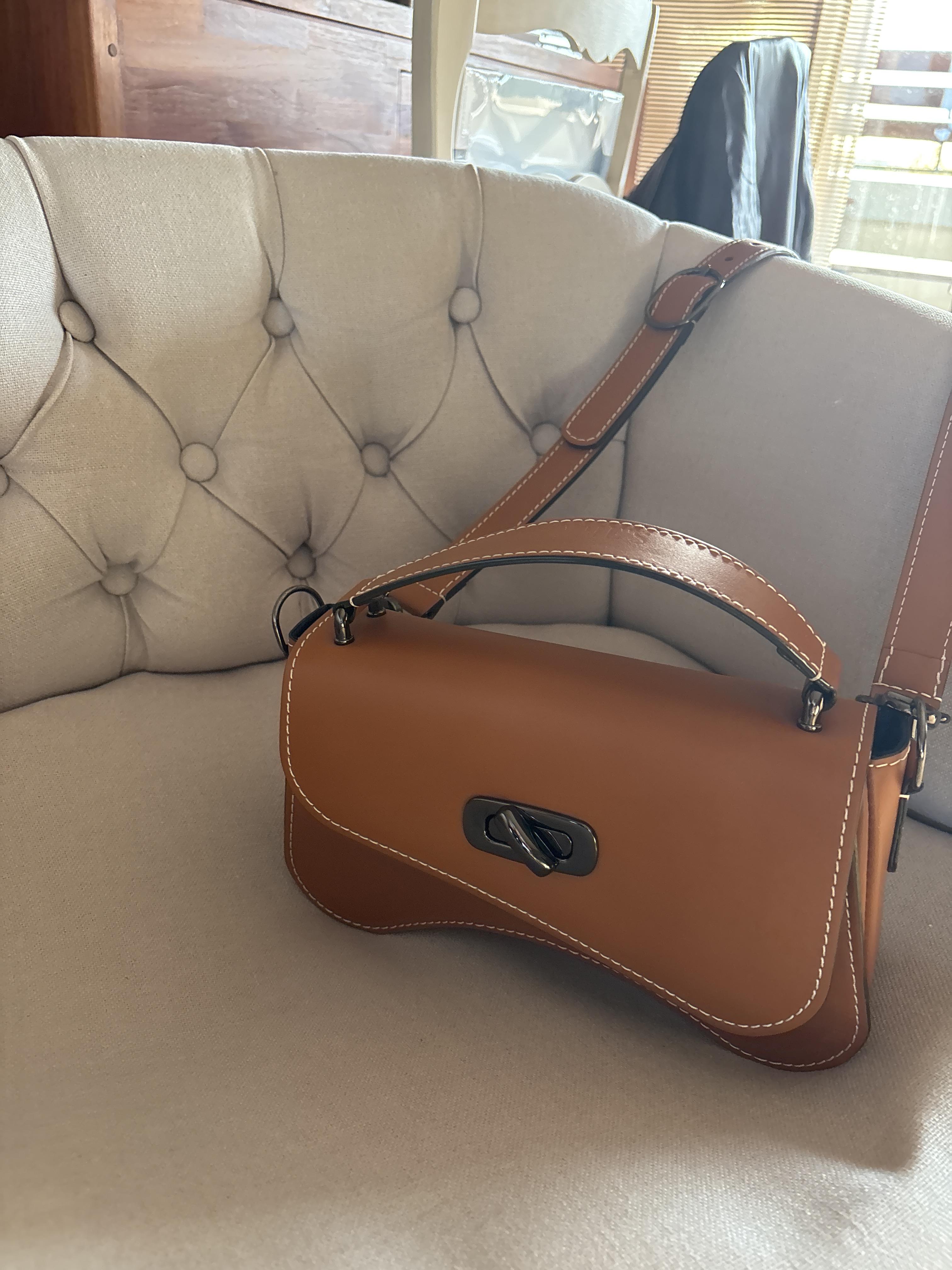 Nodie's L'iconique sac baguette cuir camel lisse