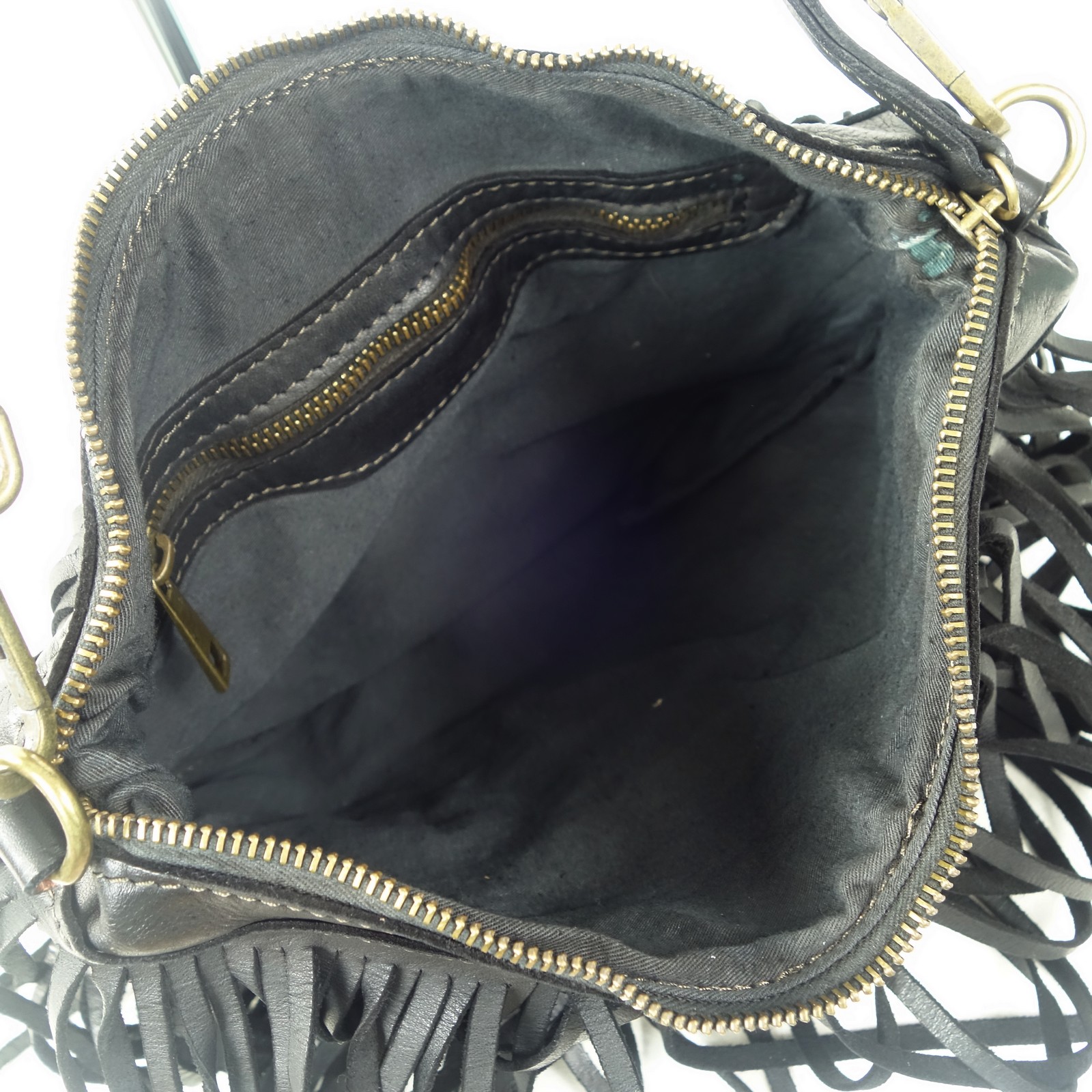 Collection Esprit Cuir Pia sac bandoulière cuir noir franges
