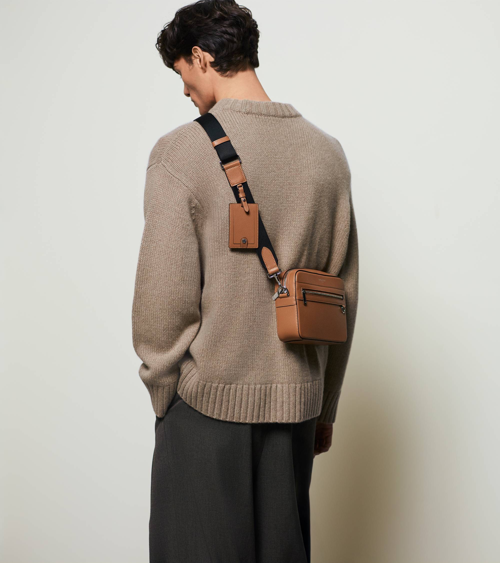 Le Tanneur Emile petite sacoche cuir grainé marron