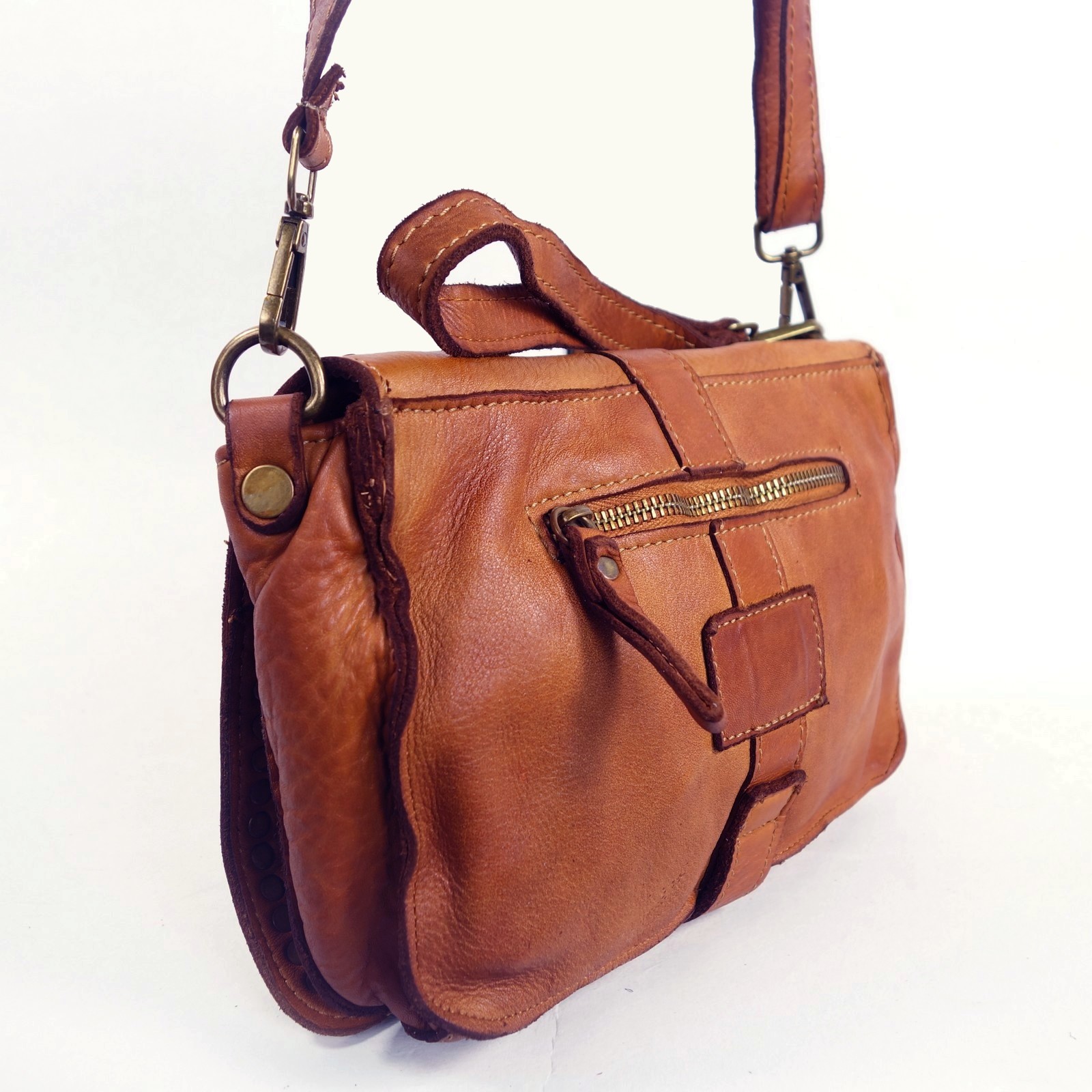 Collection Esprit Cuir Gena mini pochette cuir naturel clouté
