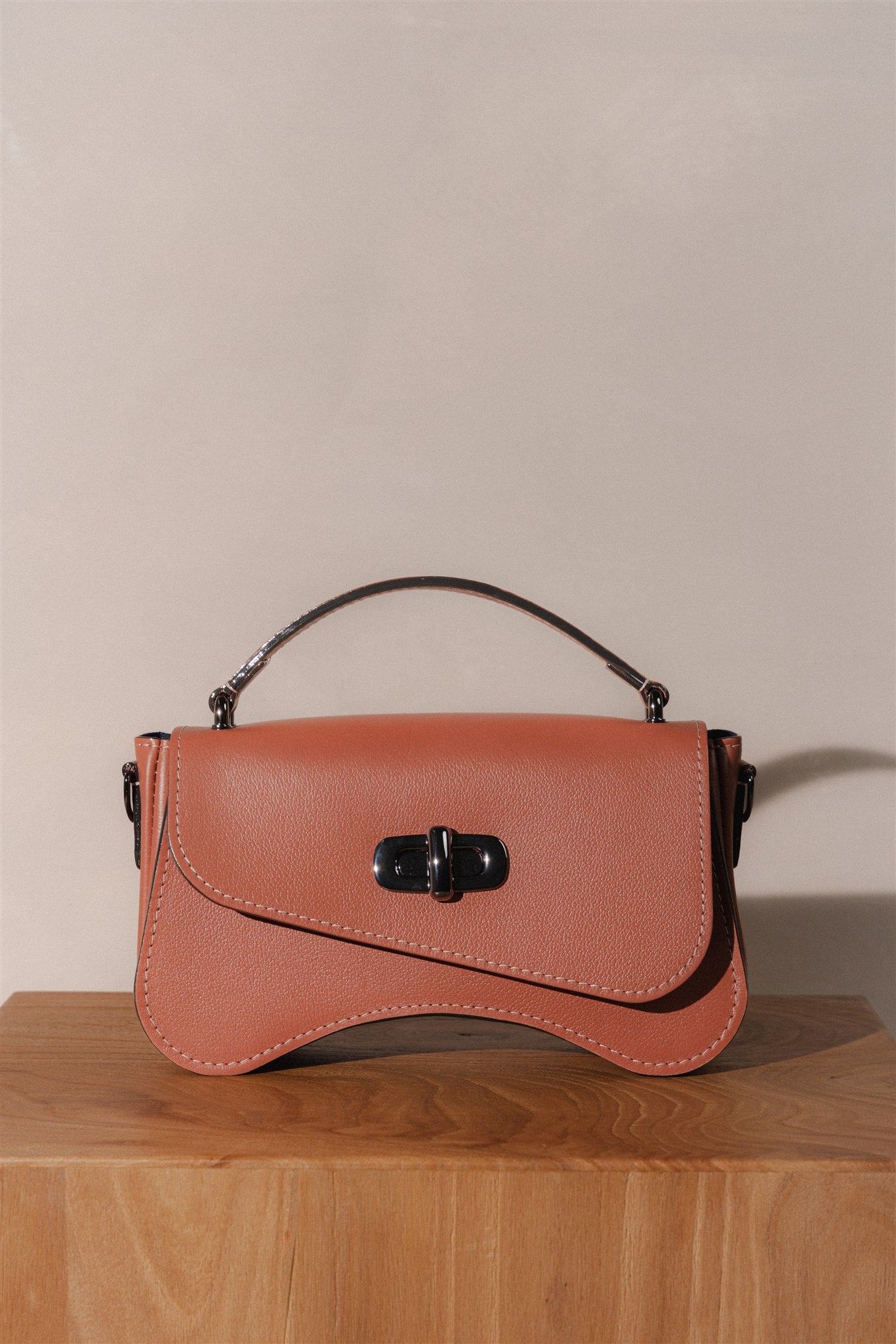 Nodie's L'iconique sac baguette cuir vieux rose grainé