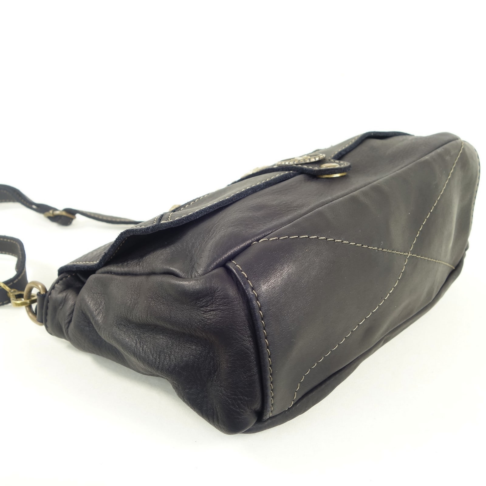 Collection Esprit Cuir Sac Besace ARIA sac besace cuir noir clouté