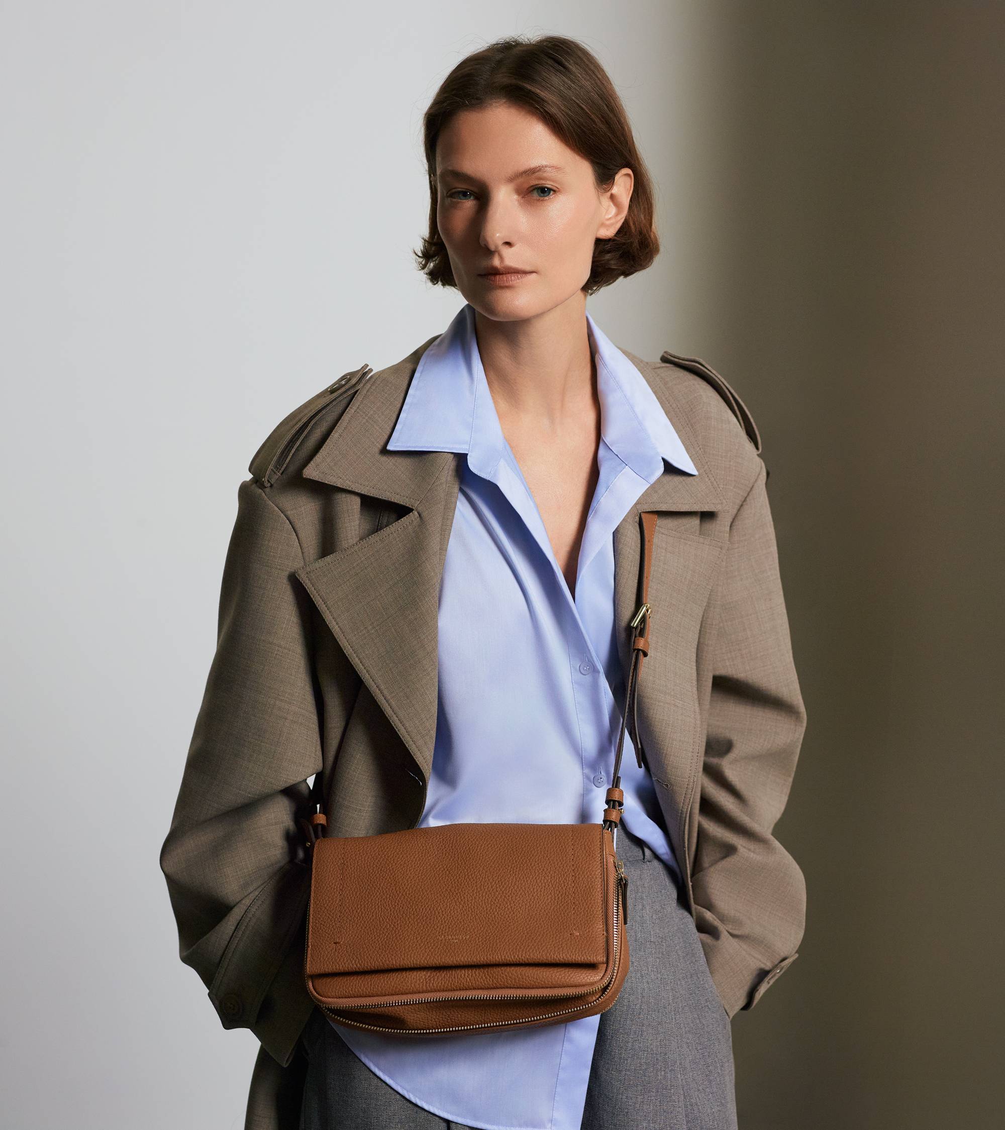 Le Tanneur Aurore petit sac rabat cuir grainé camel