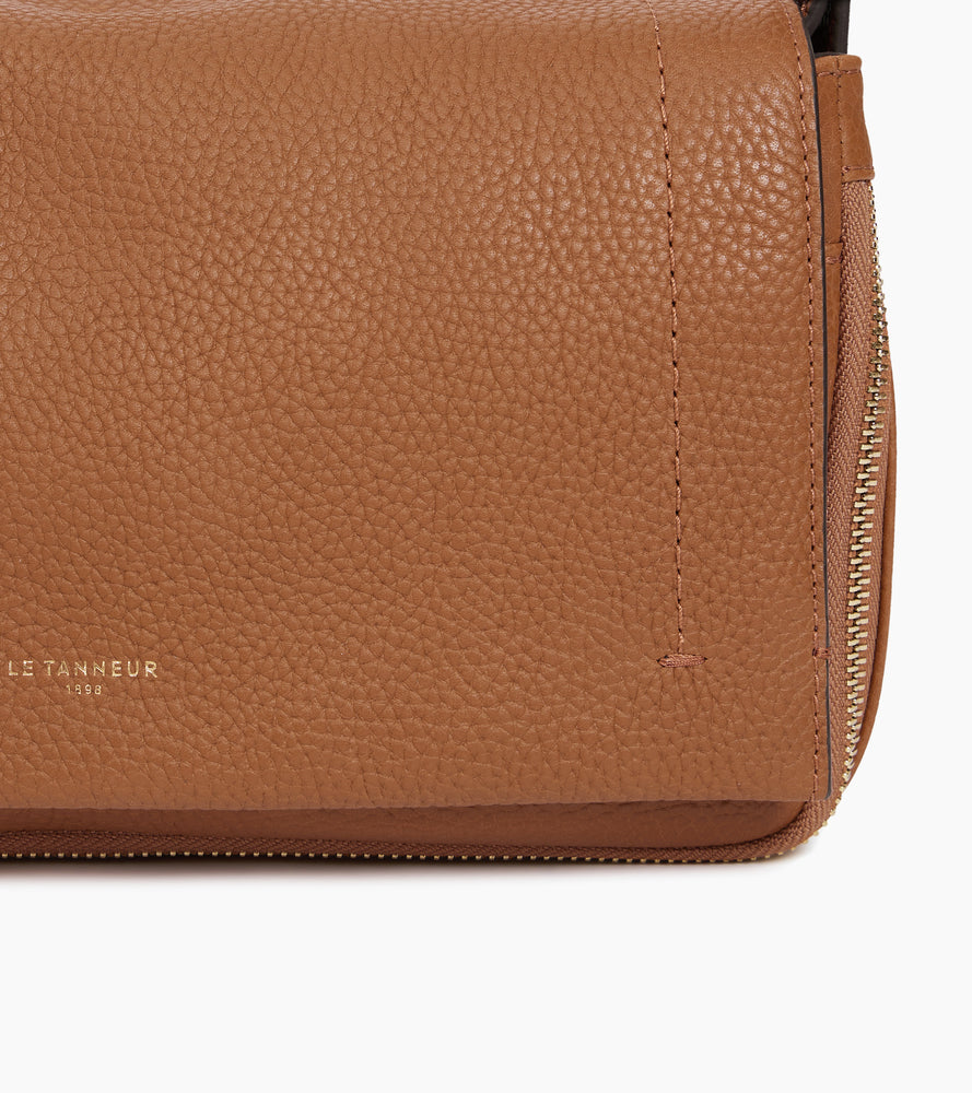 Le Tanneur Aurore petit sac rabat cuir grainé camel
