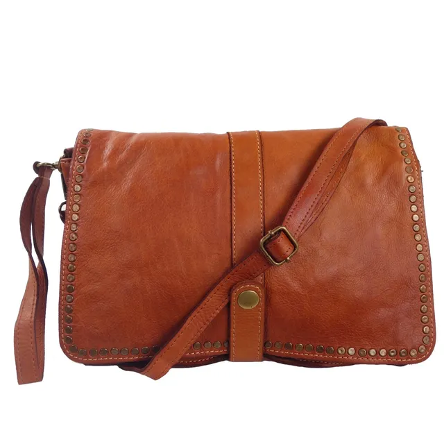 Collection Esprit Cuir Gena sac pochette cuir cognac clouté